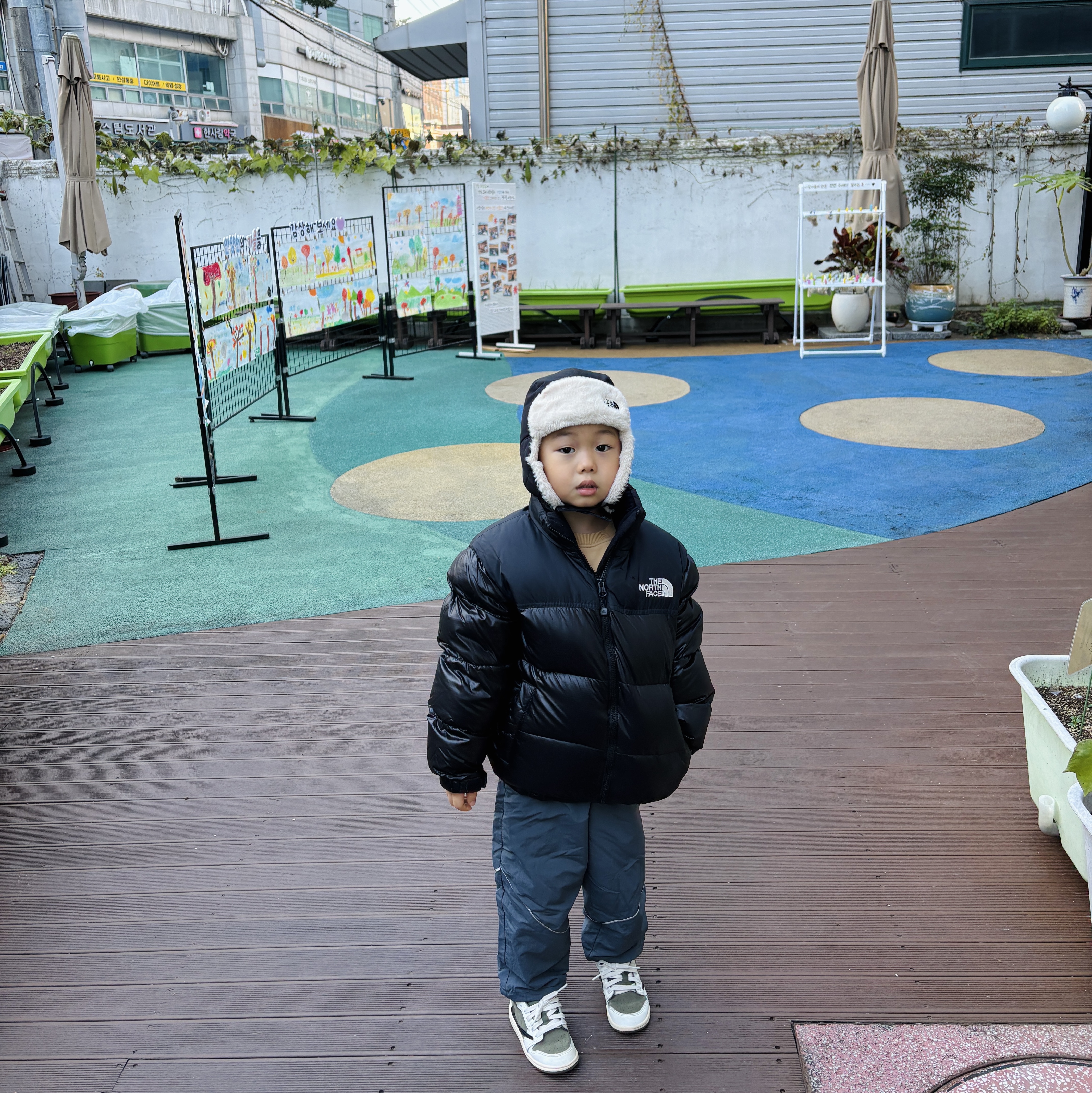 The North Face Expedition Earmuff Cap Black, (Kids) The North Face 1996 Eco Nuptse Down Jacket Real Black 착용 스타일 - 3