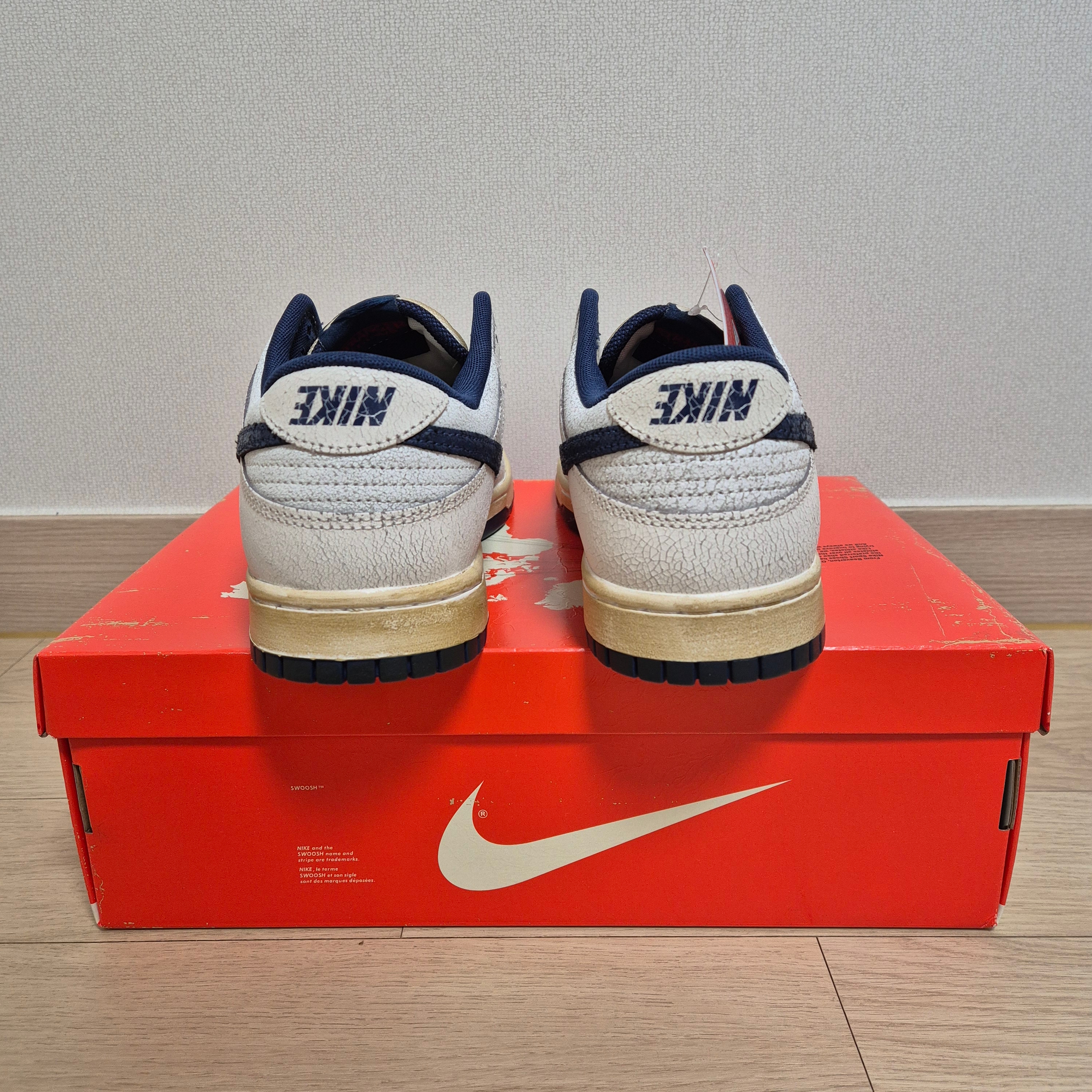 Nike x Stranger Things Dunk Low Phantom and Midnight Navy 착용 스타일 - 5