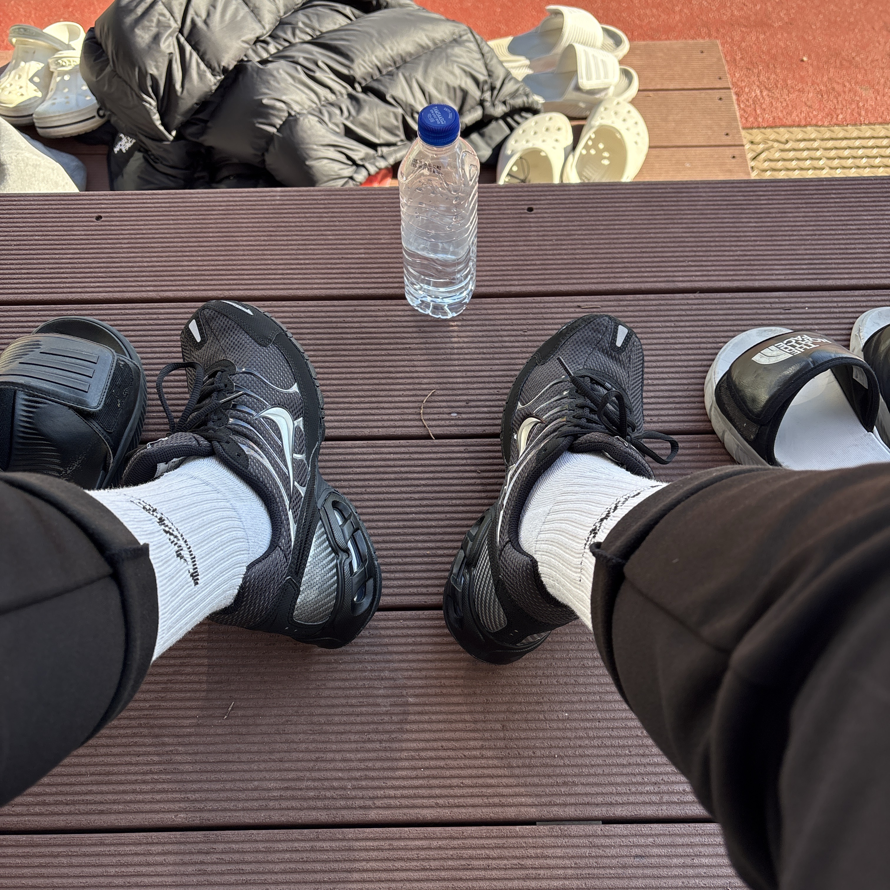 Nike Air Max Torch 4 Anthracite Metallic Silver 착용 스타일
