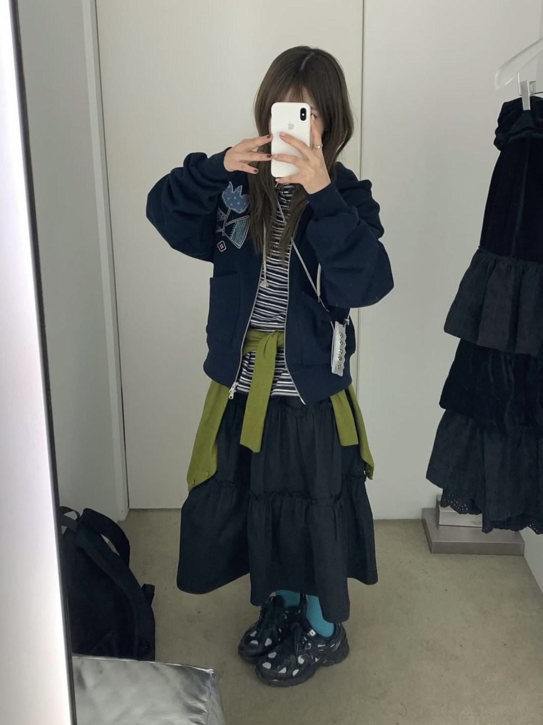 Karactor Gardener Hoodied Zip-Up Navy, New Balance 1906R Polka Dot Black 착용 스타일