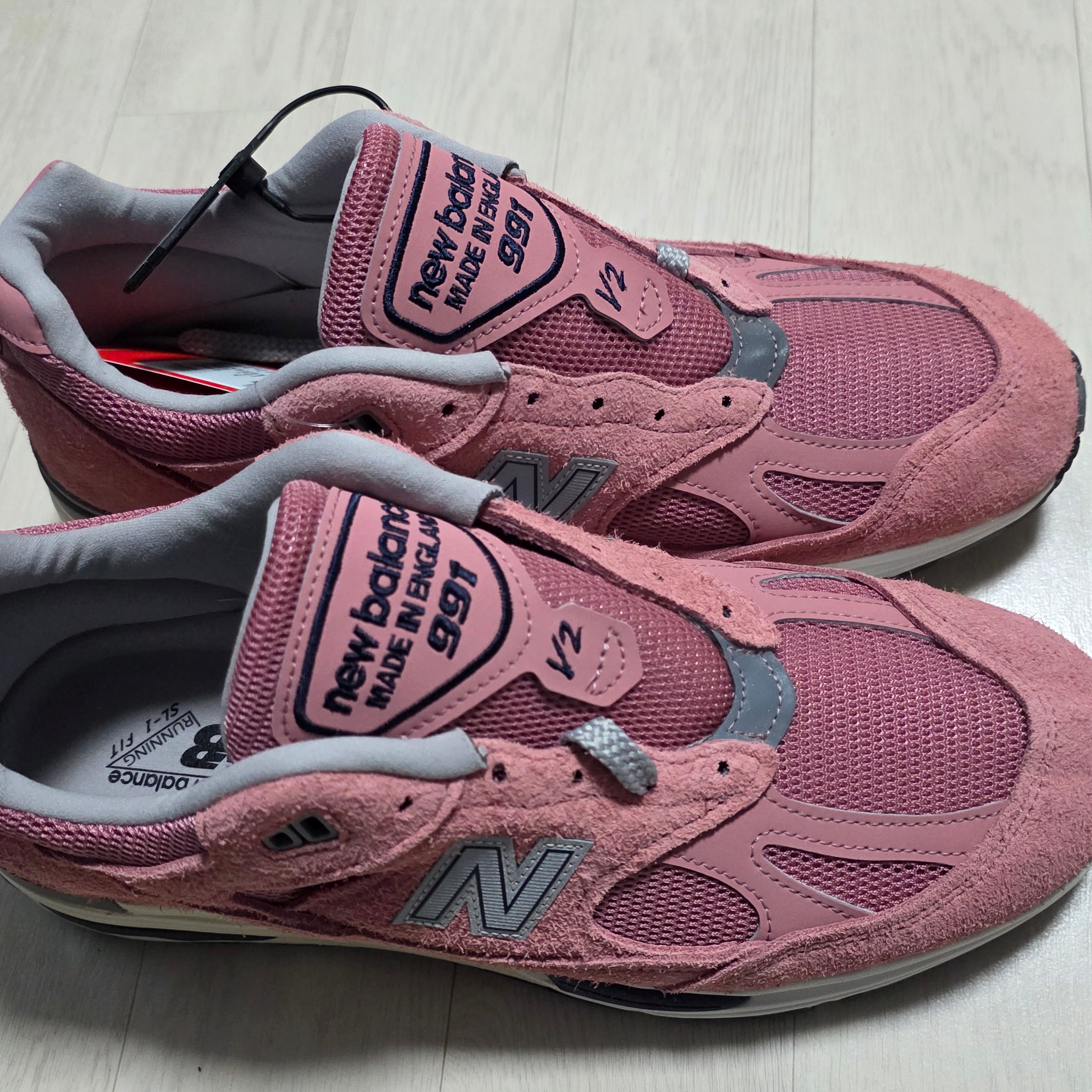 New Balance 991v2 Made in UK Brandied Apricot 착용 스타일 - 4