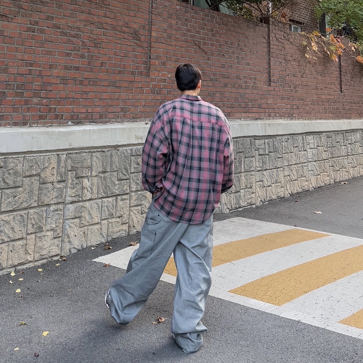 Undermycar Stripe Engineers Double Knee Work Pants Black Stripe - 24FW, Nike x Sacai VaporWaffle Black White 착용 스타일 - 2