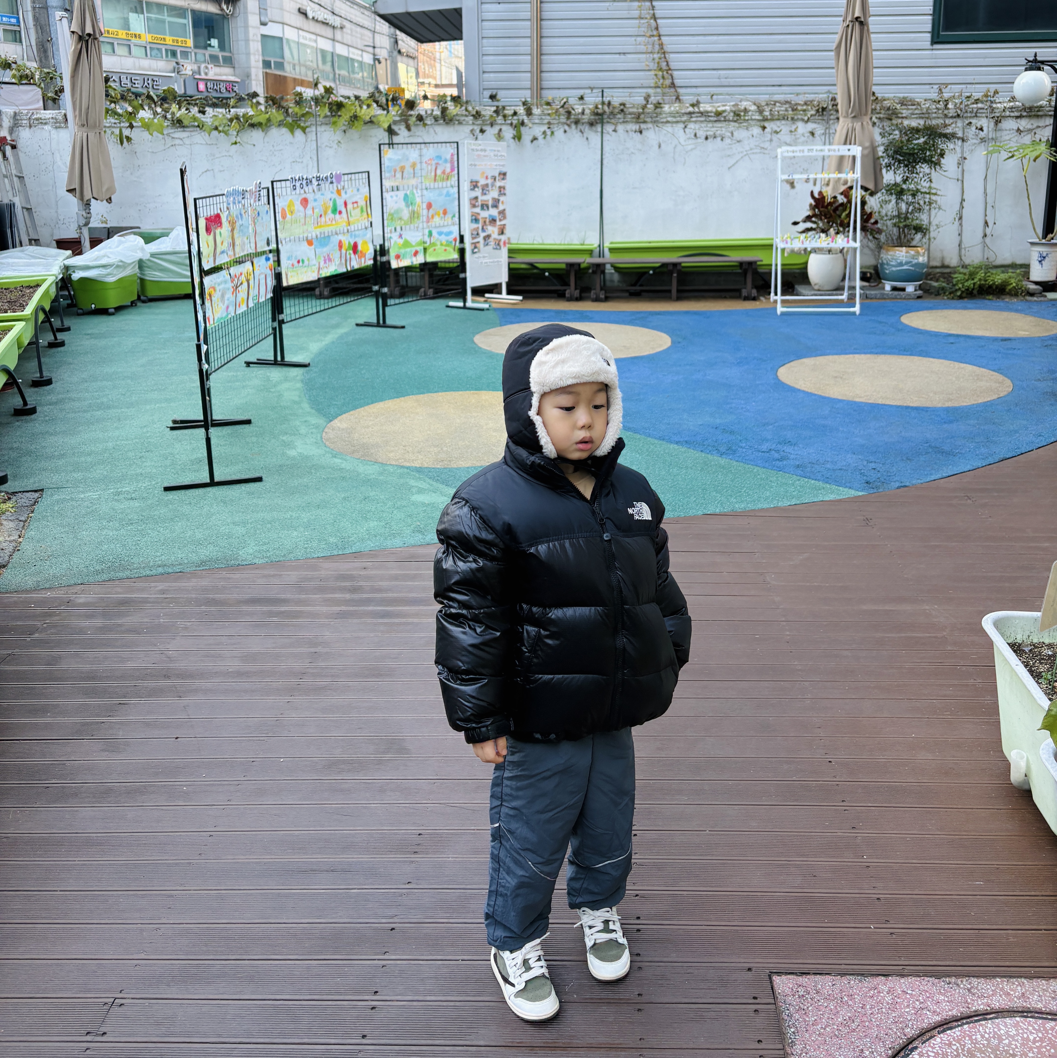 The North Face Expedition Earmuff Cap Black, (Kids) The North Face 1996 Eco Nuptse Down Jacket Real Black 착용 스타일 - 4