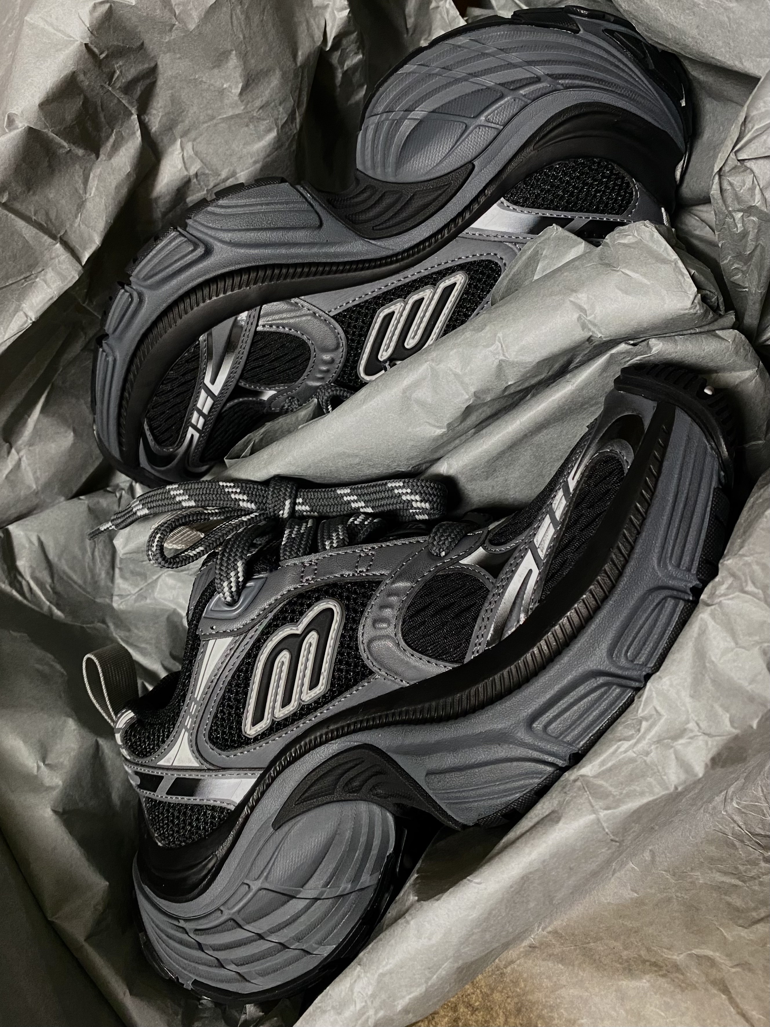 (W) Balenciaga 6XL Sneakers Black Gray 착용 스타일