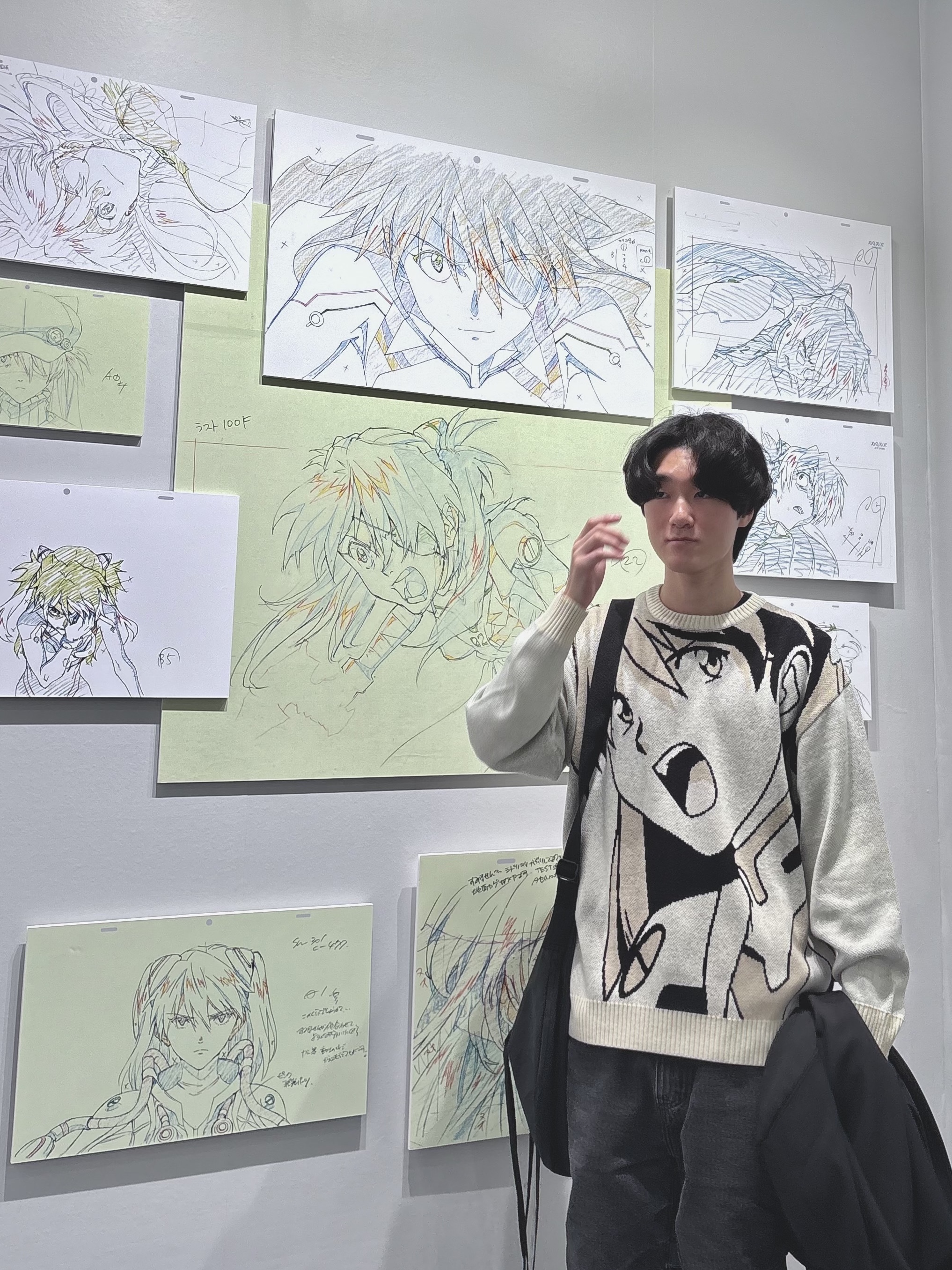 Mahagrid x Evangelion Asuka Jacquard Knit Ivory, Uniqlo U Drawstring Shoulder Bag Black 착용 스타일 - 4