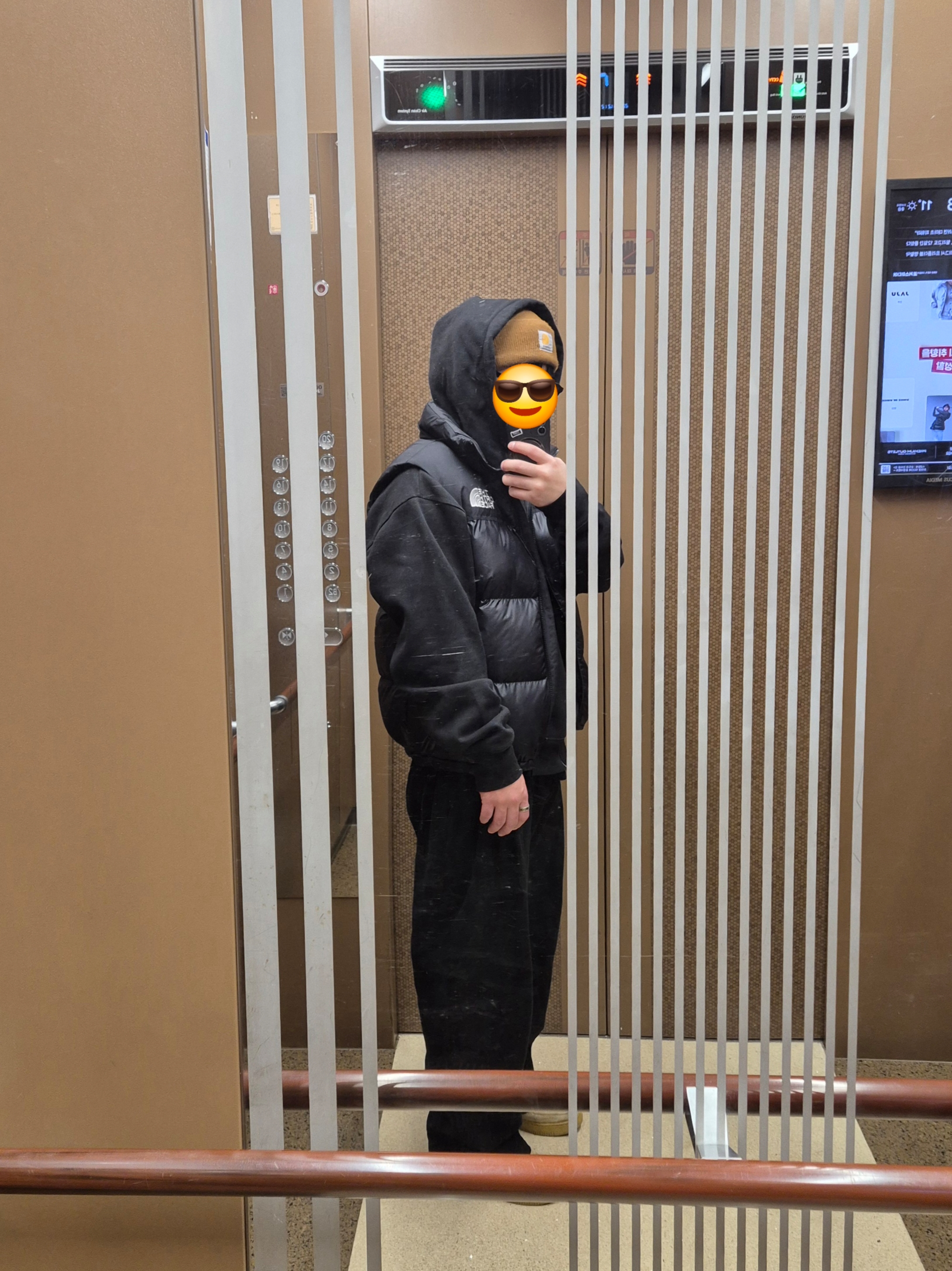 The North Face Nuptse On Ball Vest Black 착용 스타일 - 2