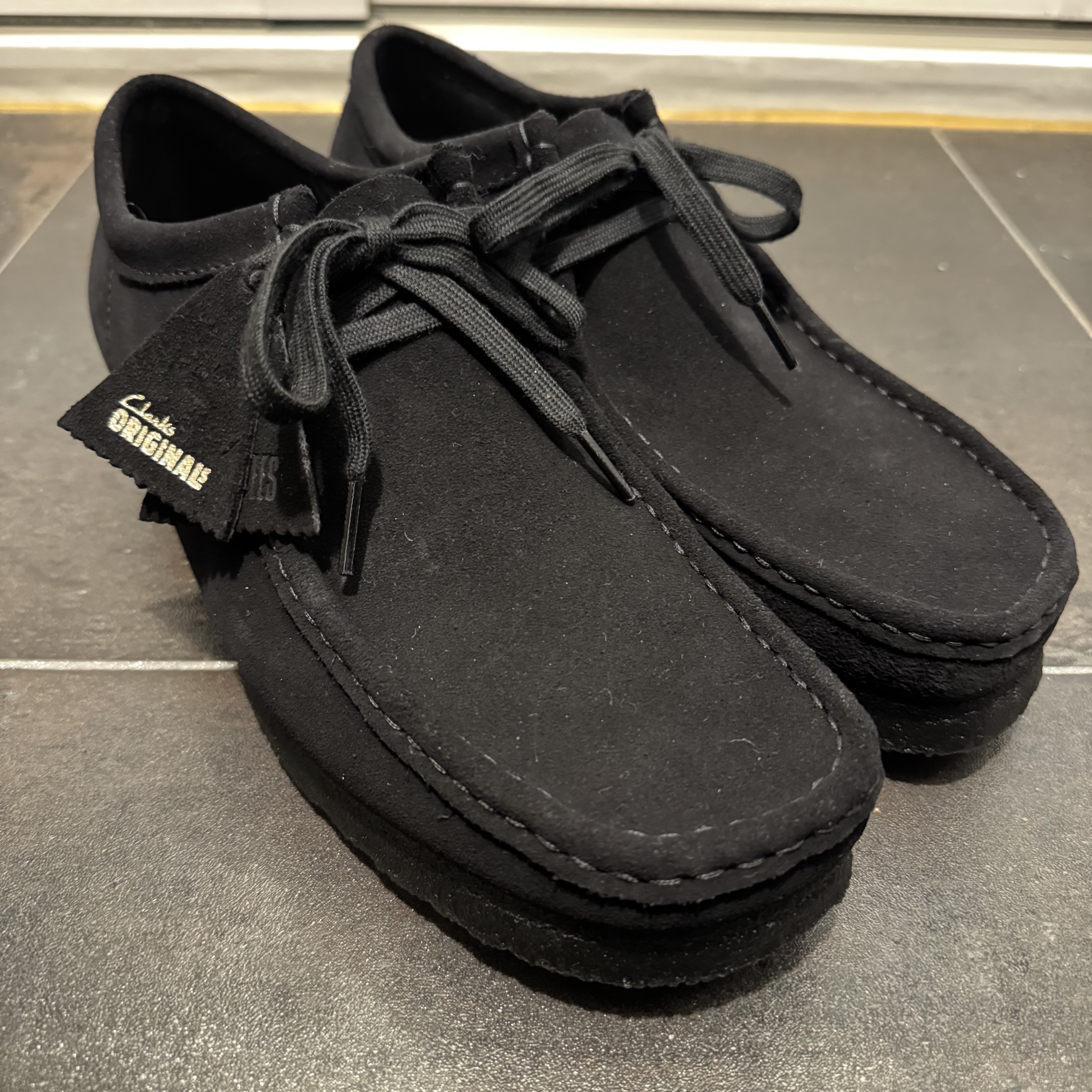 Clarks Wallabee Black Suede 착용 스타일