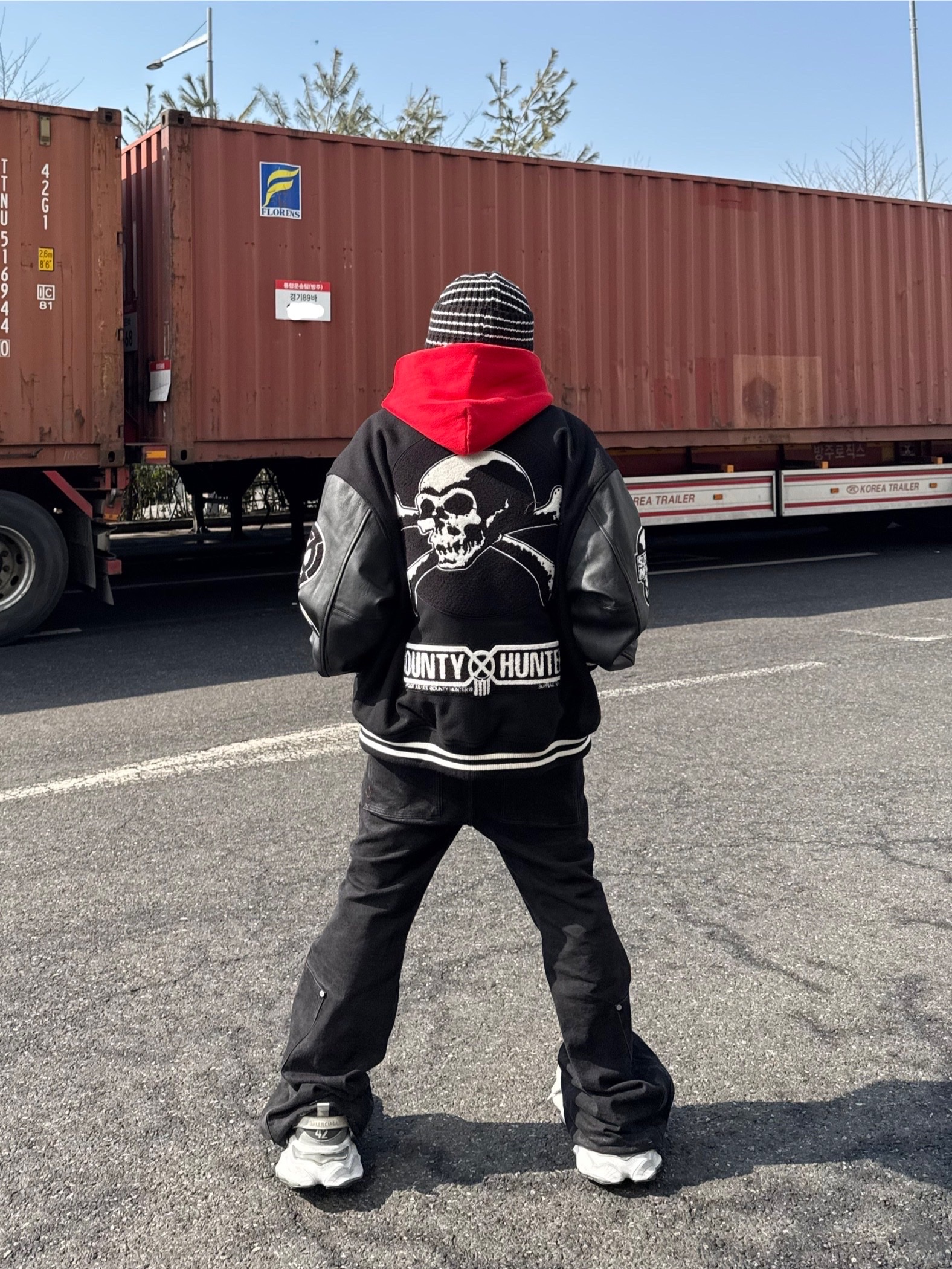 Supreme x Bounty Hunter Varsity Jacket Black - 23FW 착용 스타일 - 5