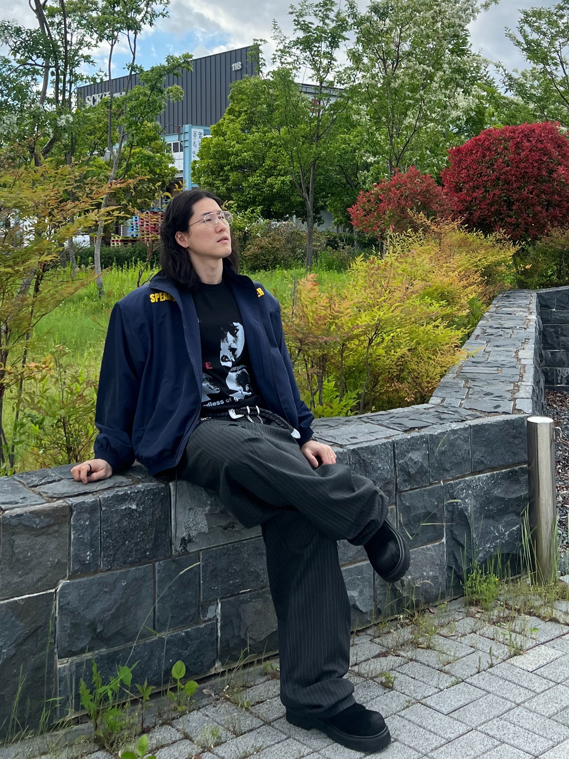 Undermycar Maigan Padded Shoulder Zip-Up Blouson India Ink - 23FW 착용 스타일 - 7