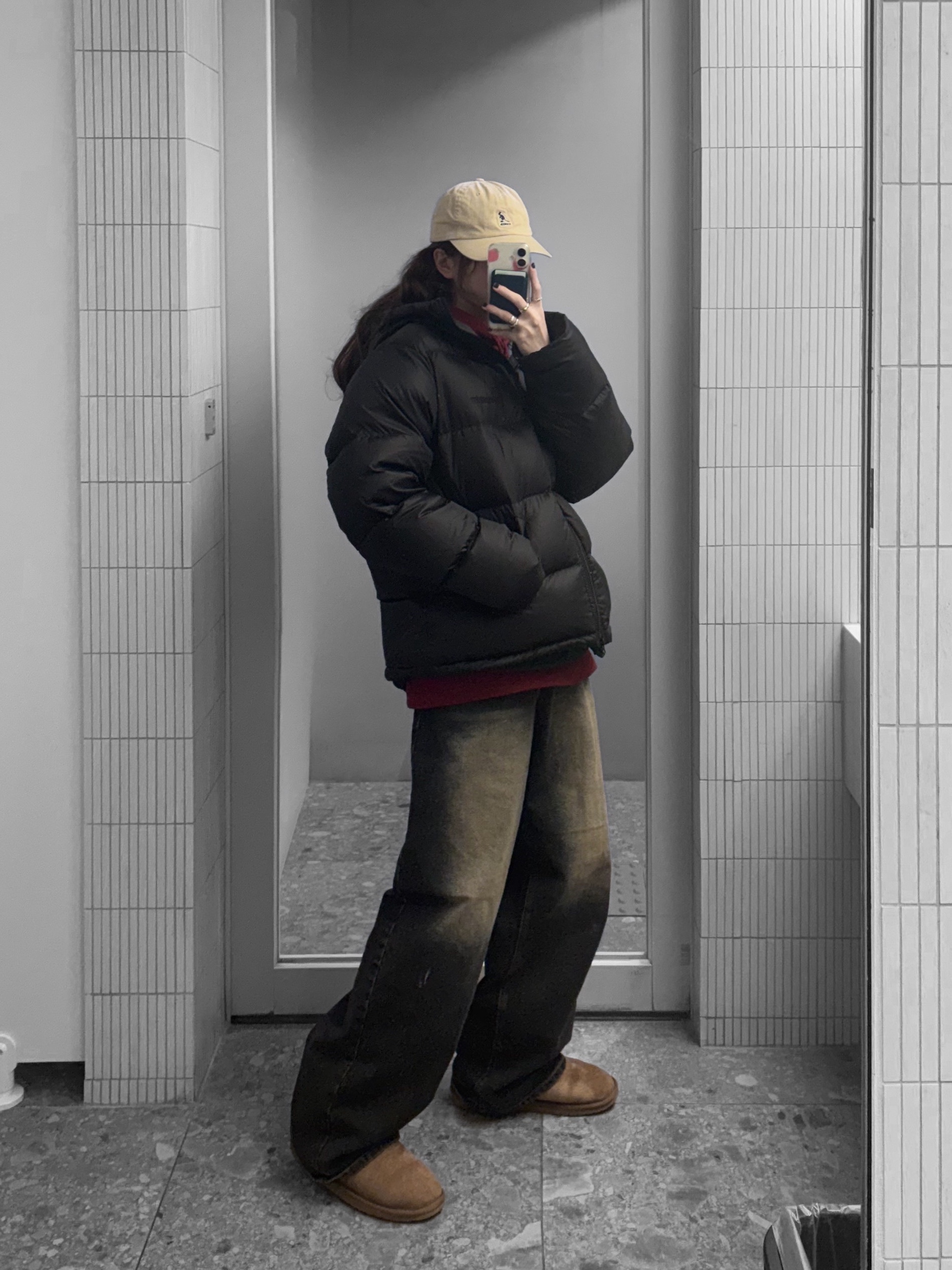 QT8 GARMENTS Duck Down Heavyweight Hoodie Jacket Black 착용 스타일 - 3