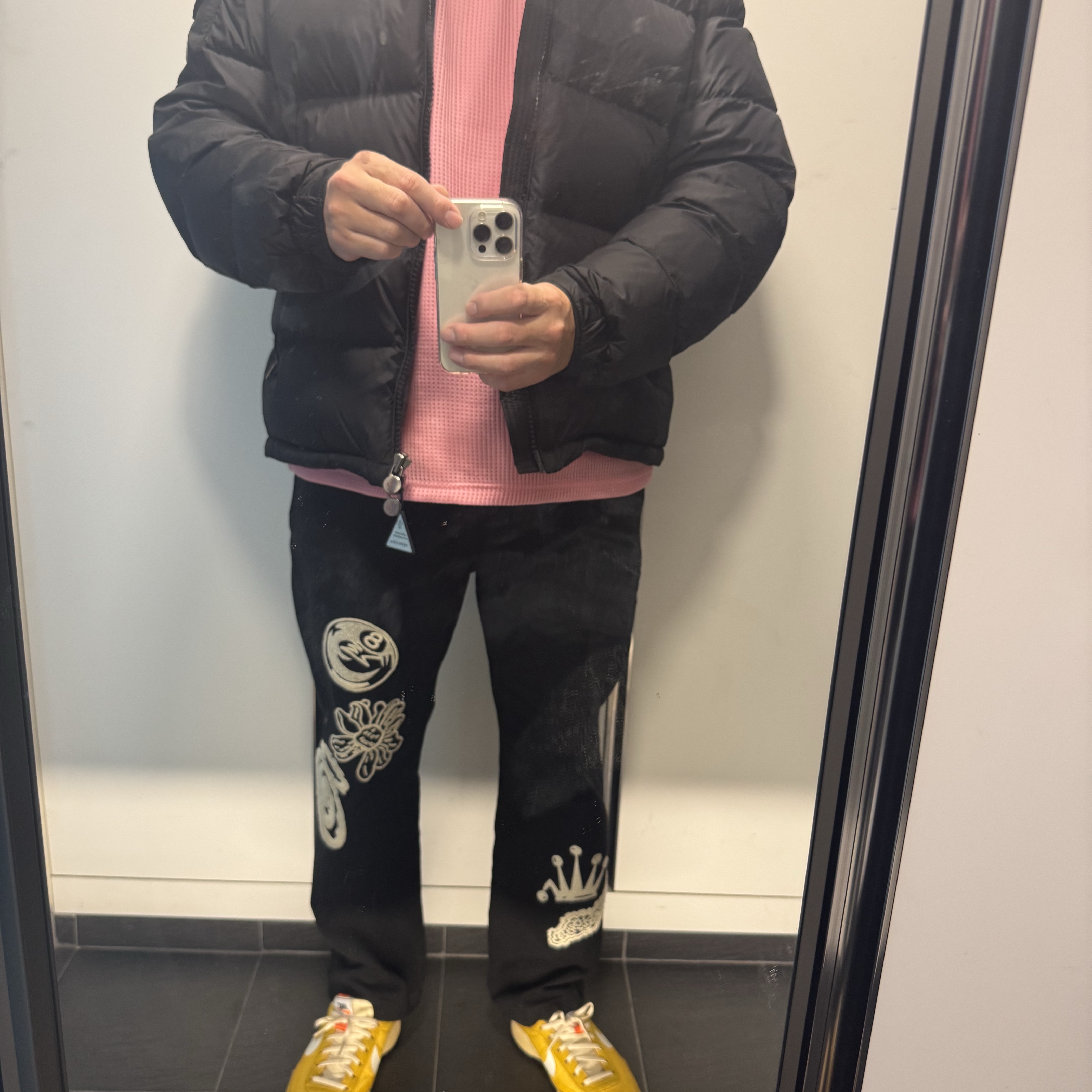 Moncler Mayaf Short Down Jacket Black - 23FW, Supreme Polartec Mesh L/S Football Top Pink - 25SS 착용 스타일