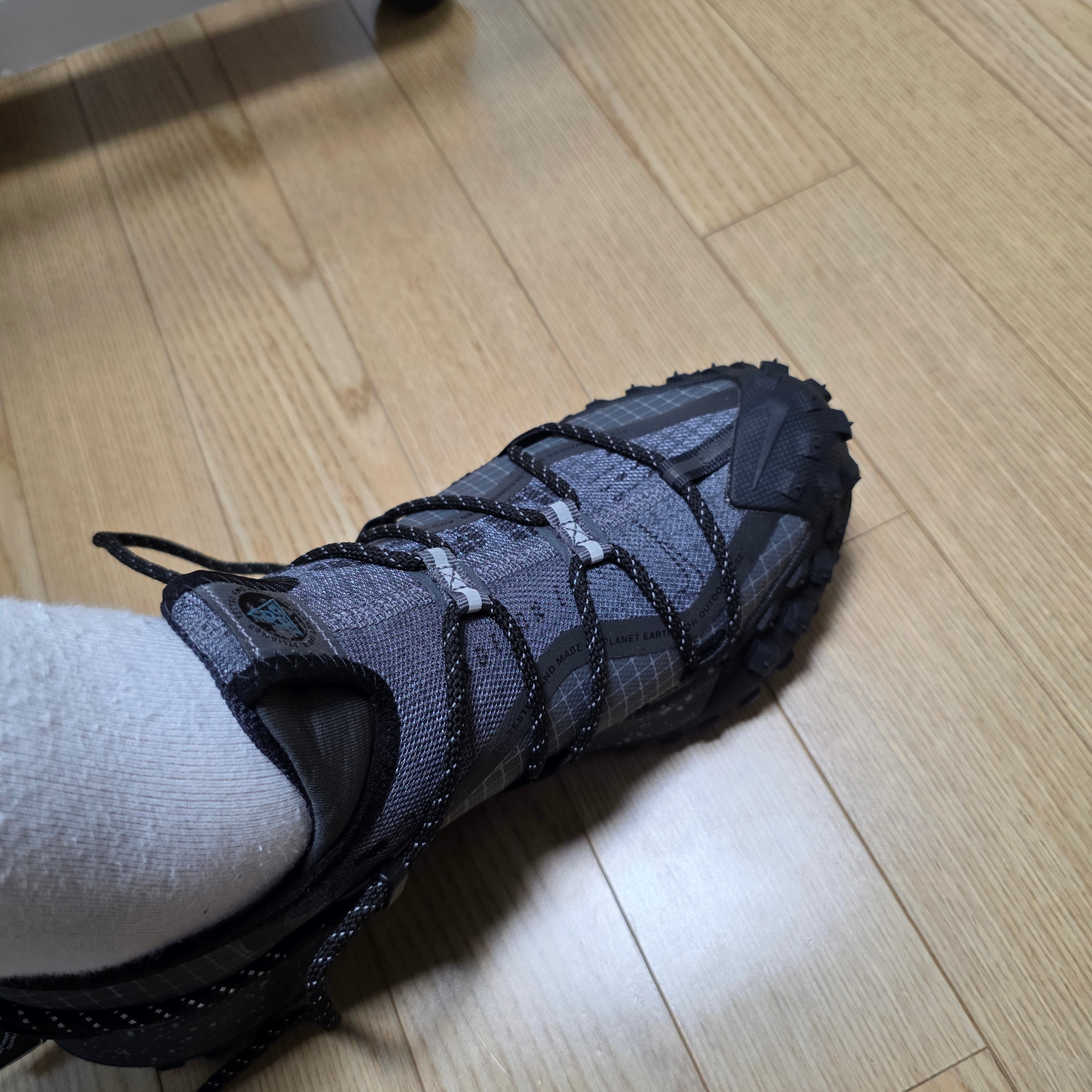 Nike ACG Mountain Fly Low Gore-Tex Dark Grey Black 착용 스타일