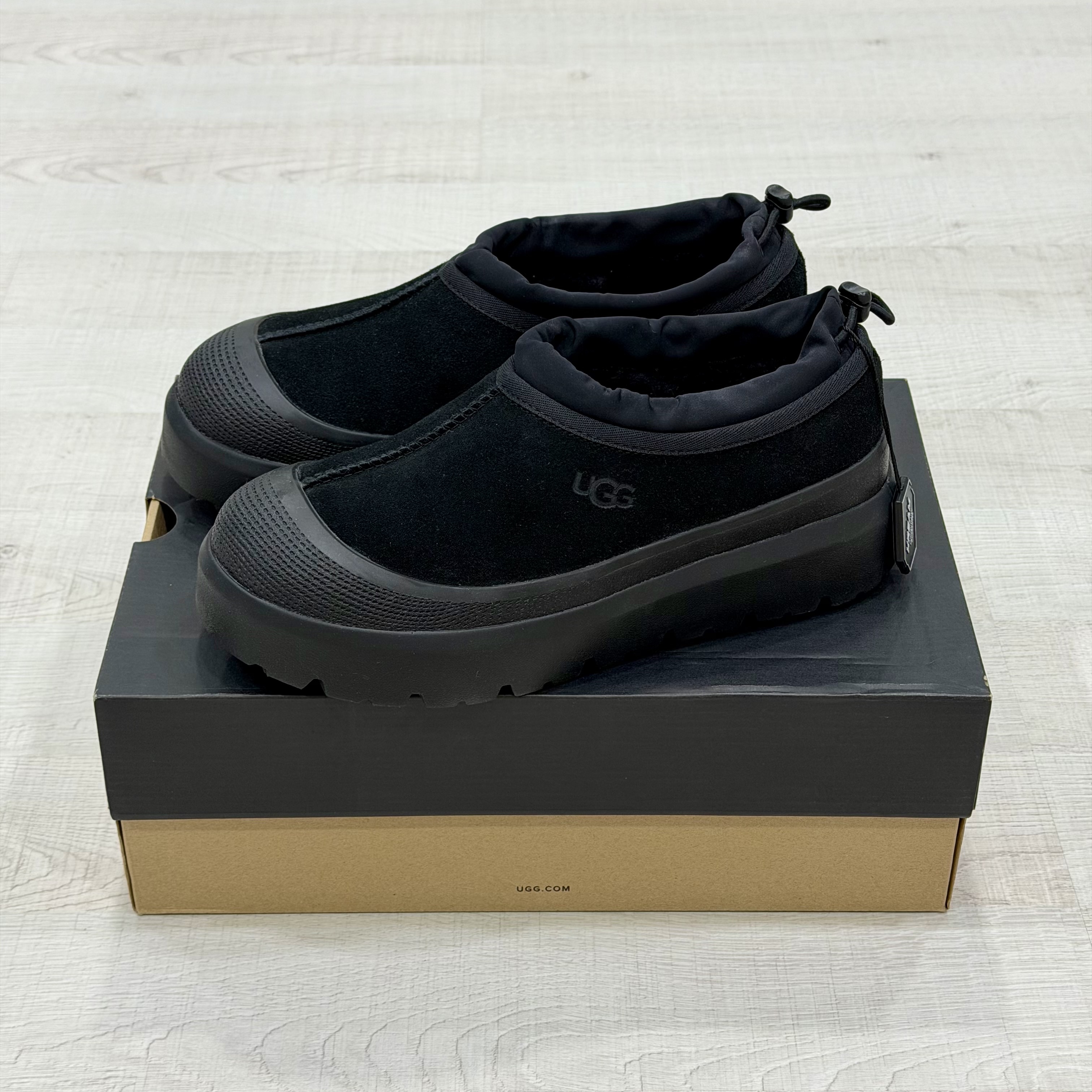 UGG Tasman Weather Hybrid Black 착용 스타일
