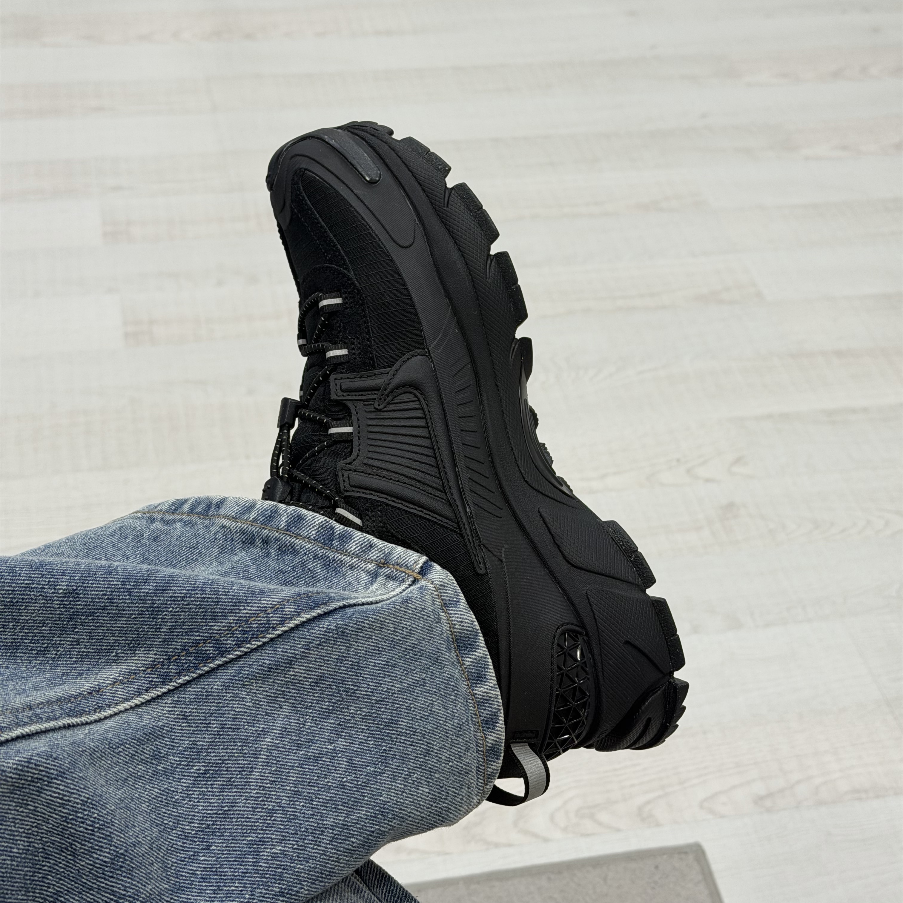 Nike Zoom Vomero Roam Black Racer Blue 착용 스타일 - 2