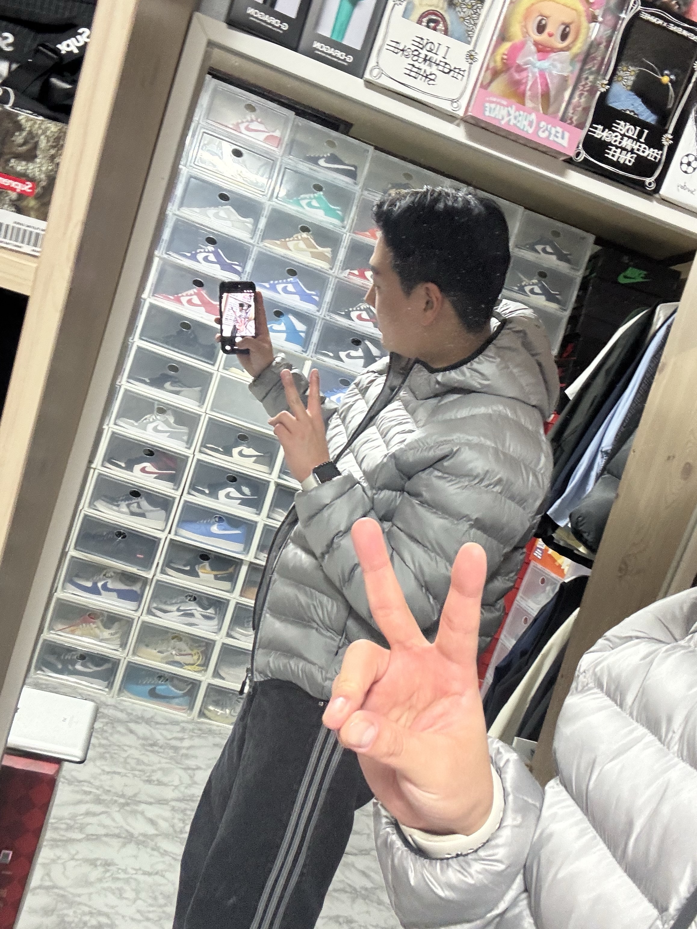 Adidas Adicolor Denim Firebird Pants True Black Denim - KR Sizing, New Balance 1906R White Gold 착용 스타일 - 4