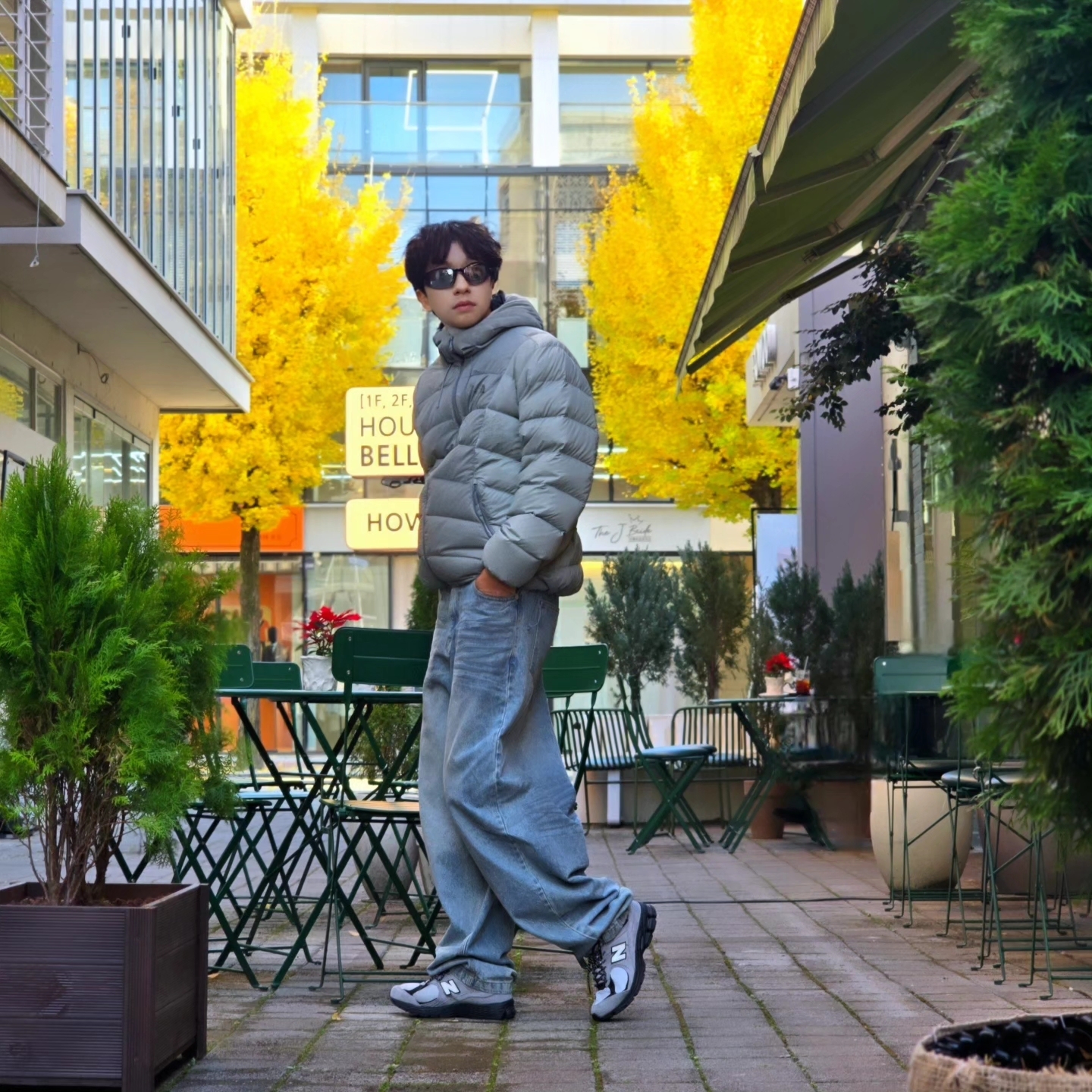 The North Face Ruta Down Jacket Light Khaki - 25SS, New Balance 2002R Grey Black 착용 스타일 - 3