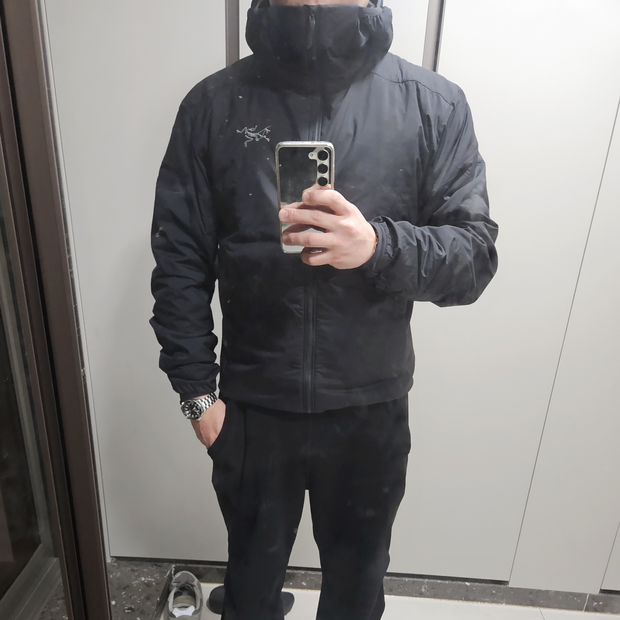 Arc'teryx Atom Hoody Black 착용 스타일
