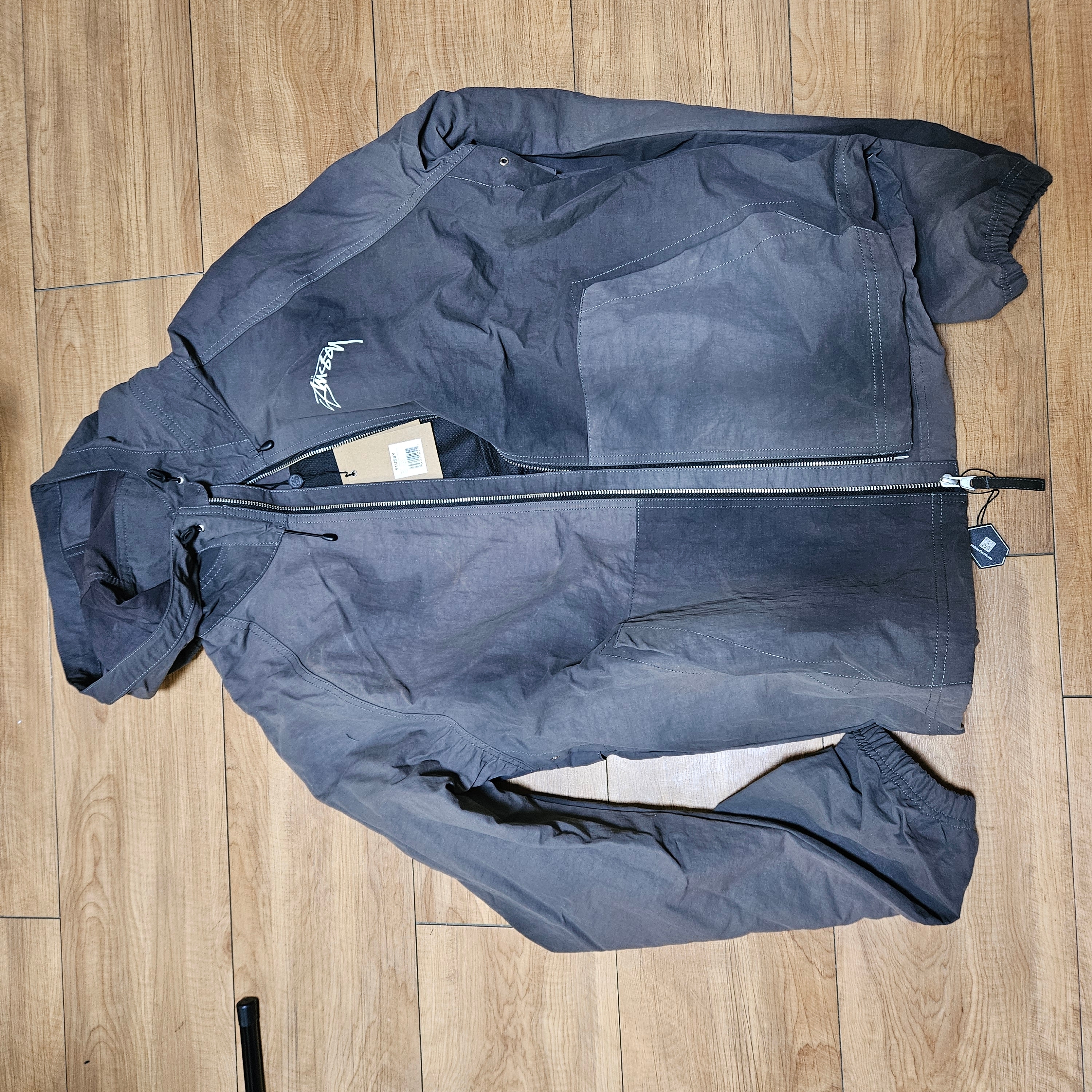 Stussy Wave Dye Beach Shell Jacket Black 착용 스타일