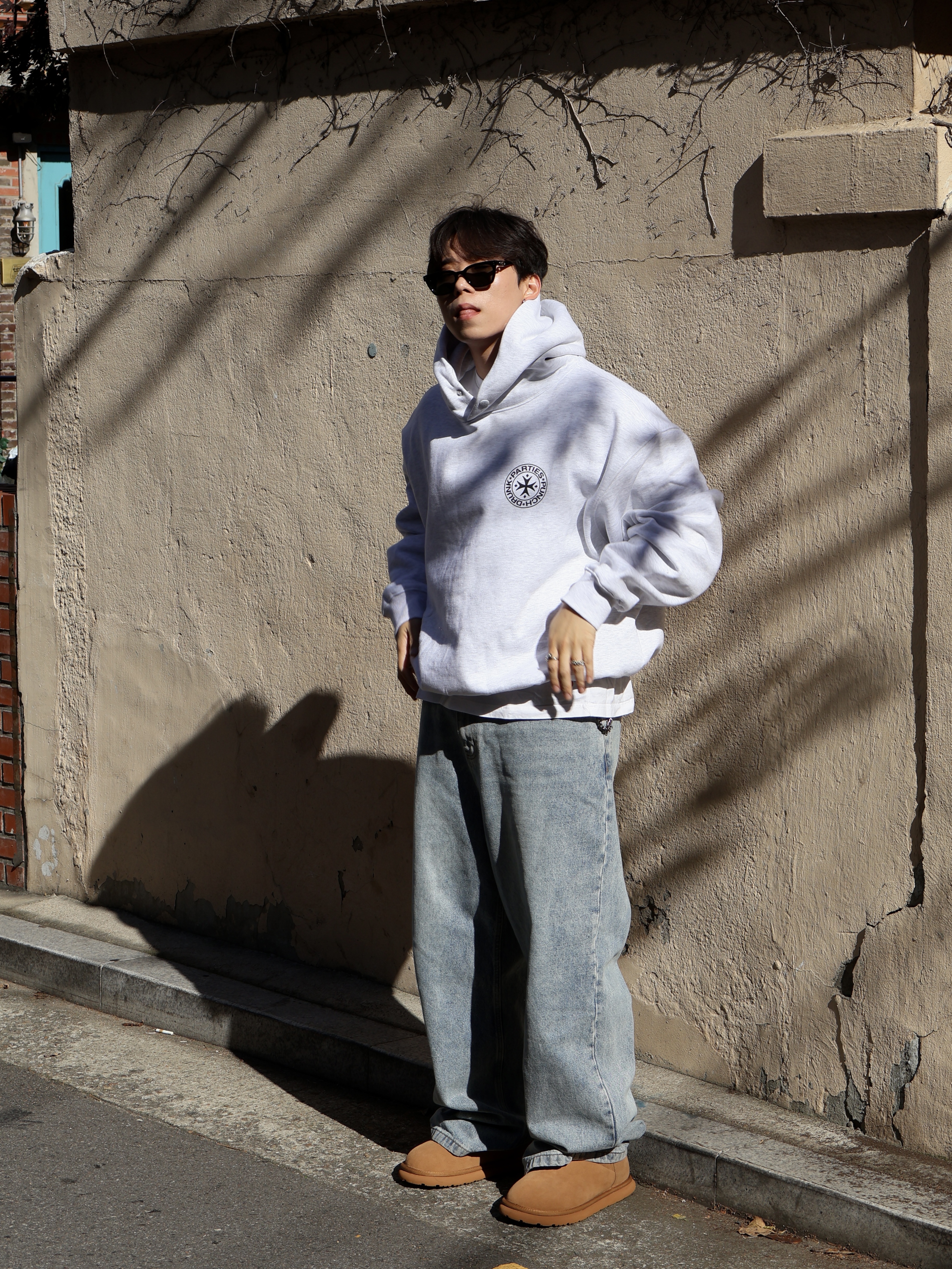 NOD Wide Baggy Denim pants Light blue, Gentle Monster x Jennie XOXO 01 Black 착용 스타일