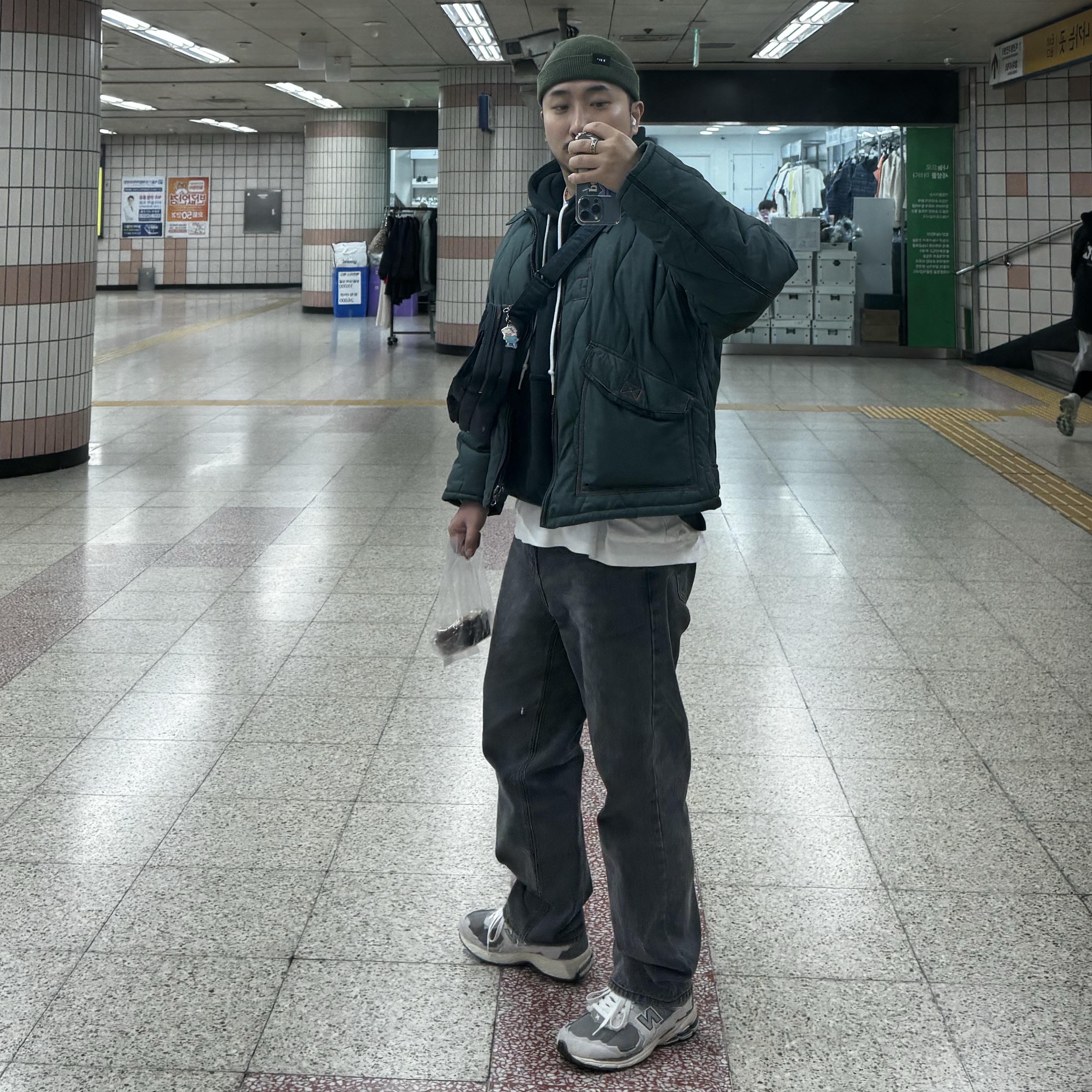 Porter Tanker Shoulder Bag S Iron Blue, New Balance 2002R Protection Pack Rain Cloud 착용 스타일