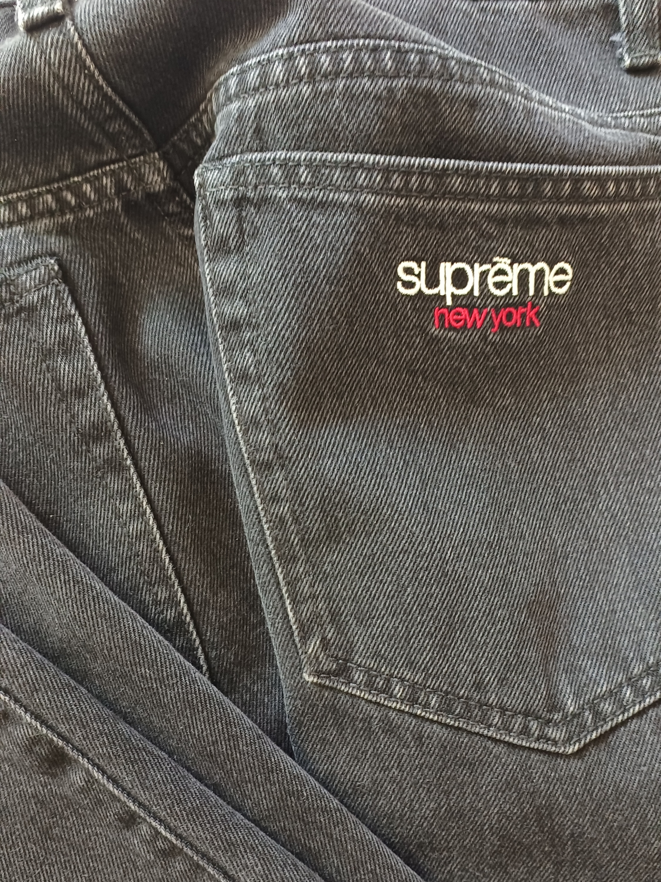 Supreme Baggy Jean Black - 25FW 착용 스타일