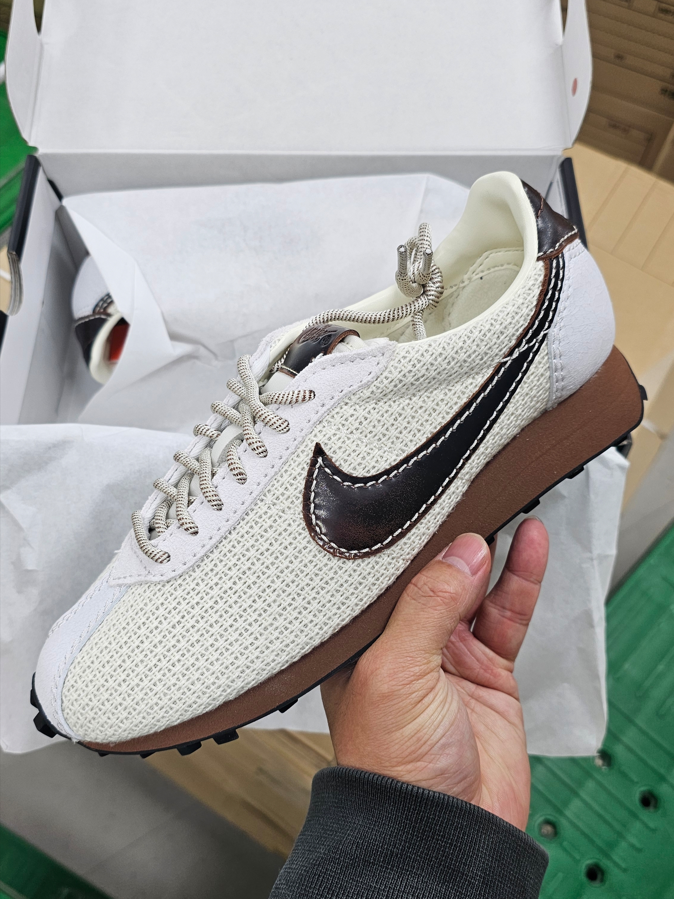 Nike LD-1000 Soft Pearl Black 착용 스타일