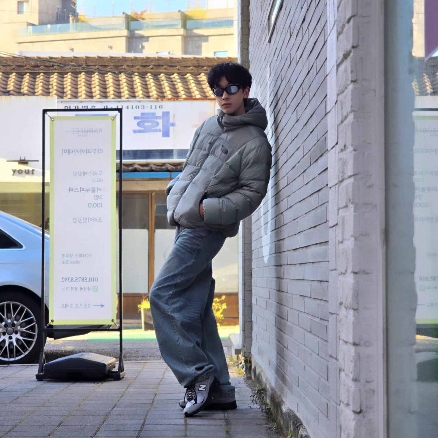 The North Face Ruta Down Jacket Light Khaki - 25SS, New Balance 2002R Grey Black 착용 스타일 - 5