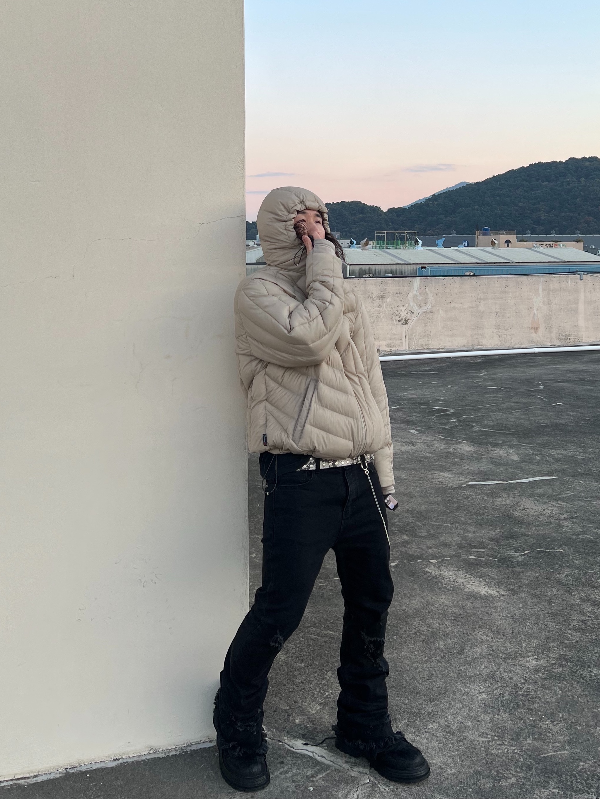 Undermycar Crewgu Double Layered Flared Jeans Moonless Night - 23FW 착용 스타일 - 6