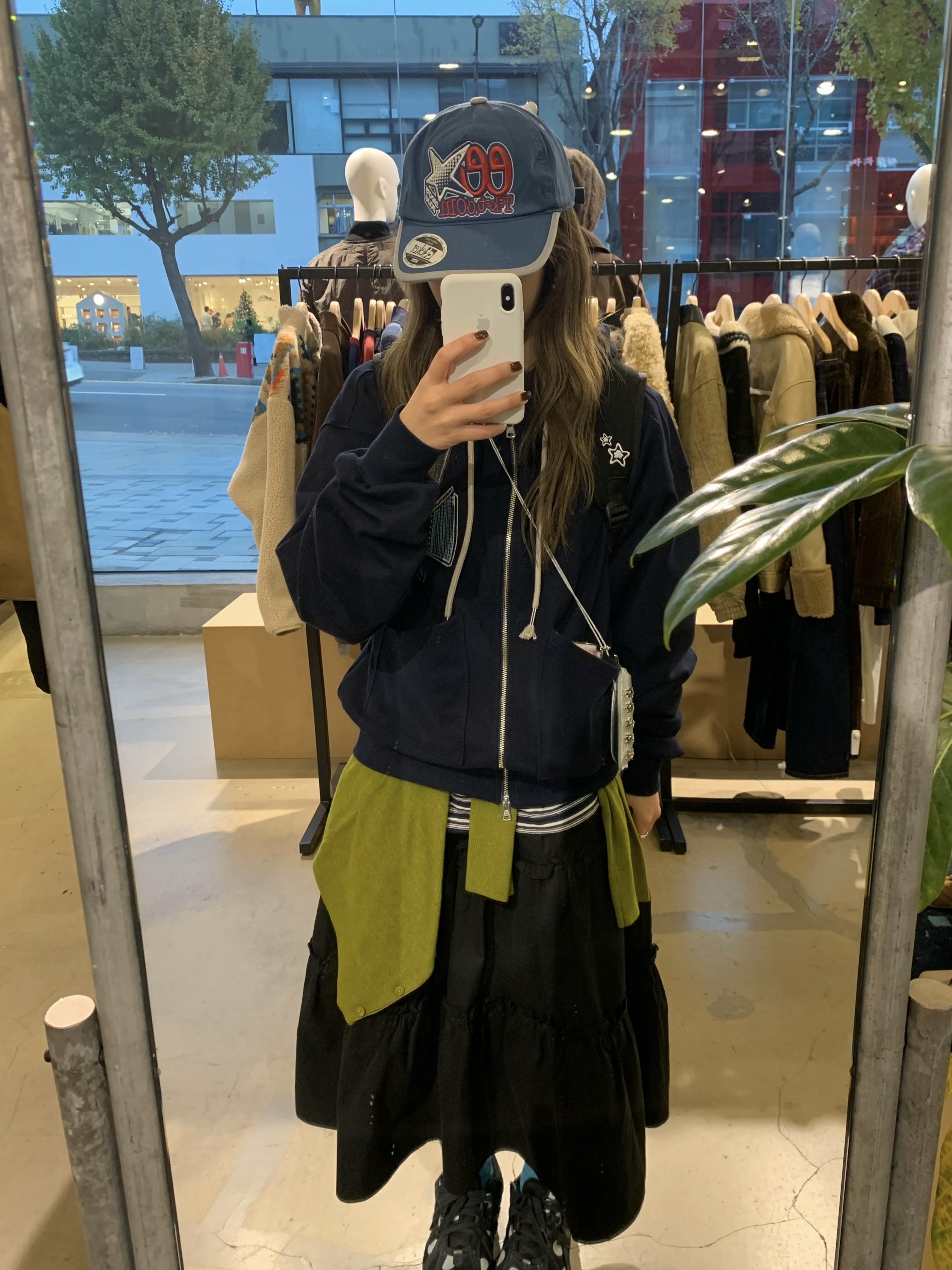 Karactor Gardener Hoodied Zip-Up Navy 착용 스타일