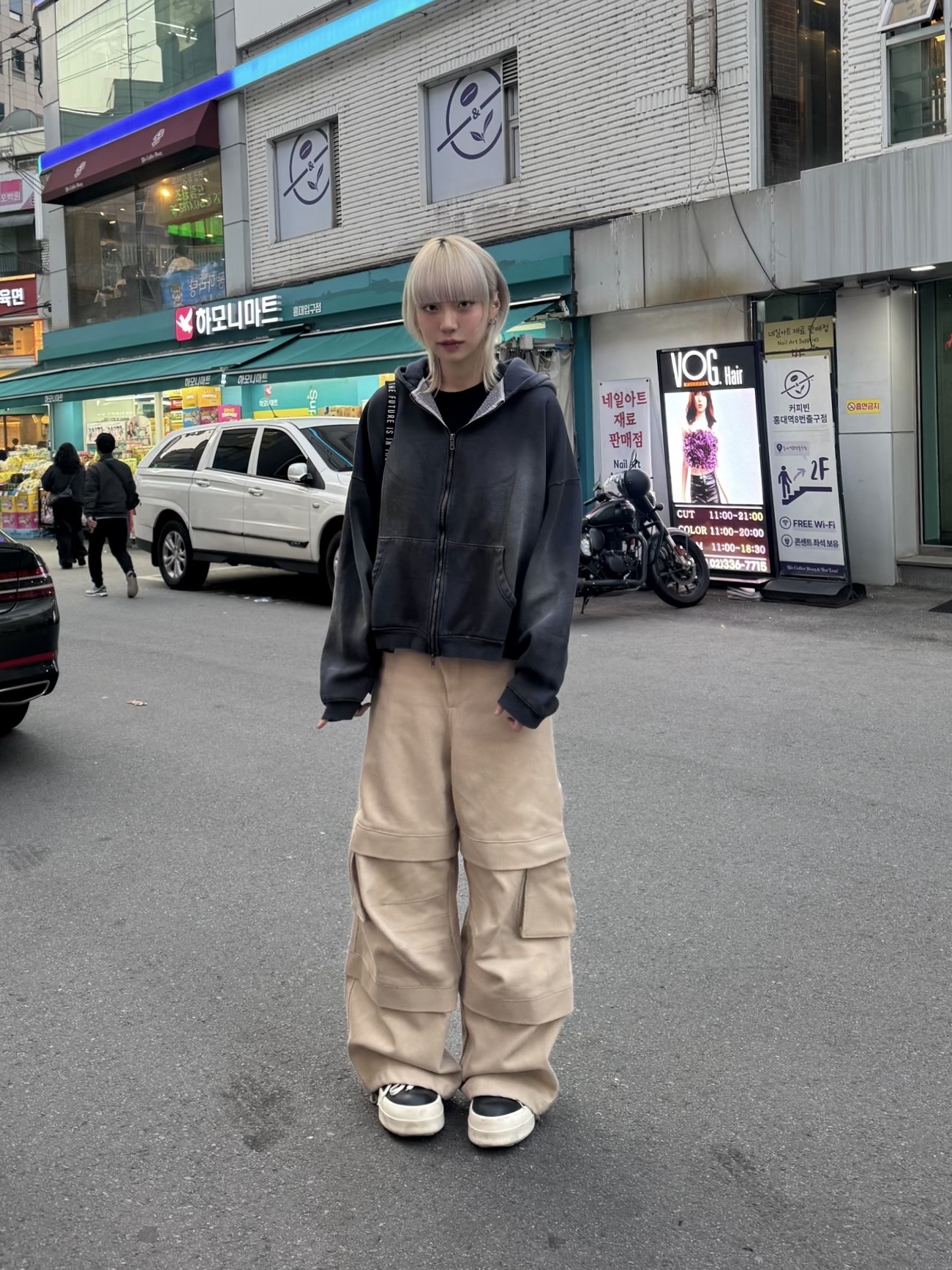 Undermycar Silent Saints in Multi Iron Cross Zipped Hoodie Purple - 25SS, Kamien Titan Baggy Pants Beige 착용 스타일