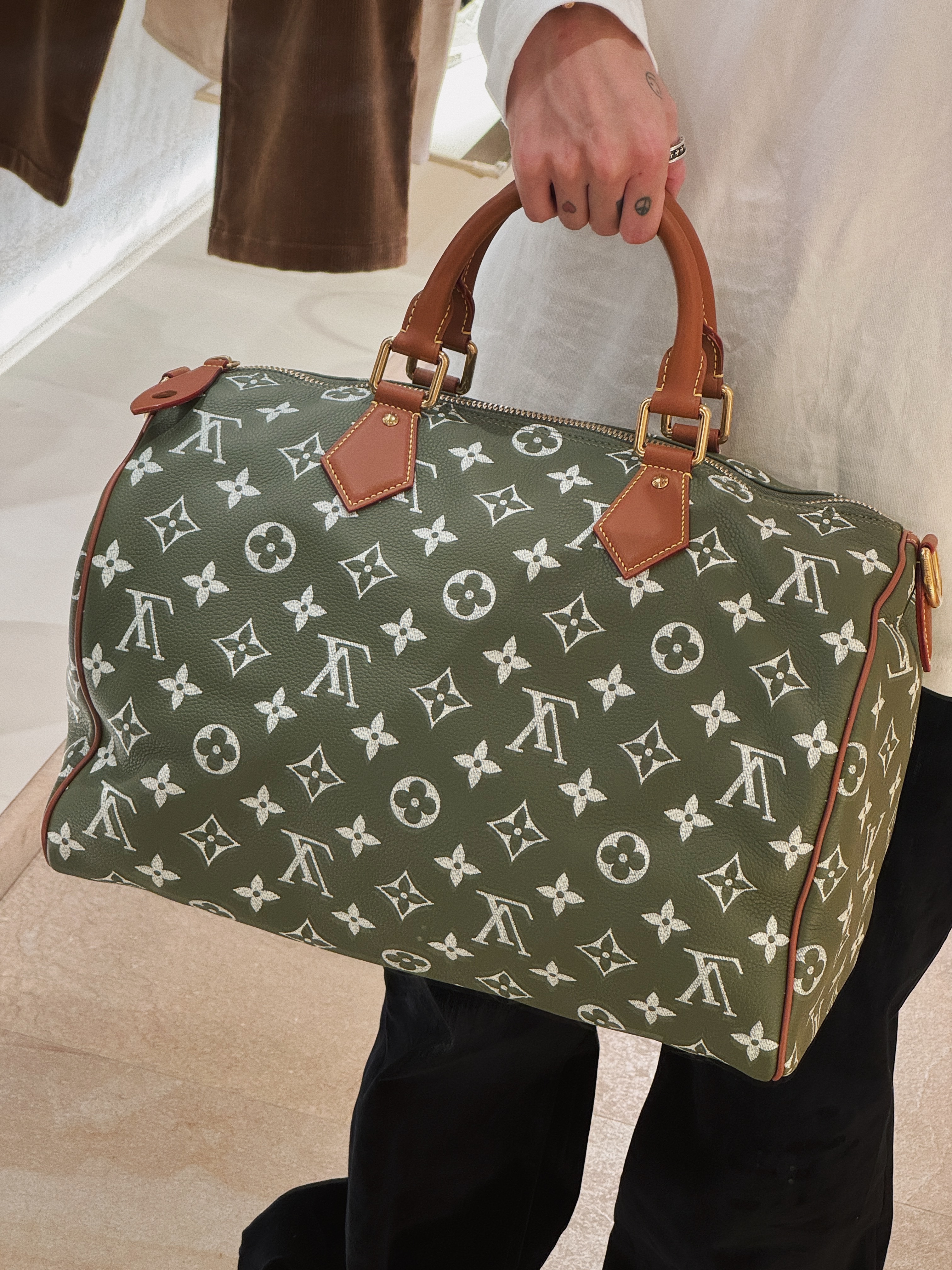 Louis Vuitton Speedy P9 Bandouliere 25 Monogram Turquoise, Louis Vuitton Speedy P9 Bandouliere 40 Monogram Turquoise 착용 스타일 - 3