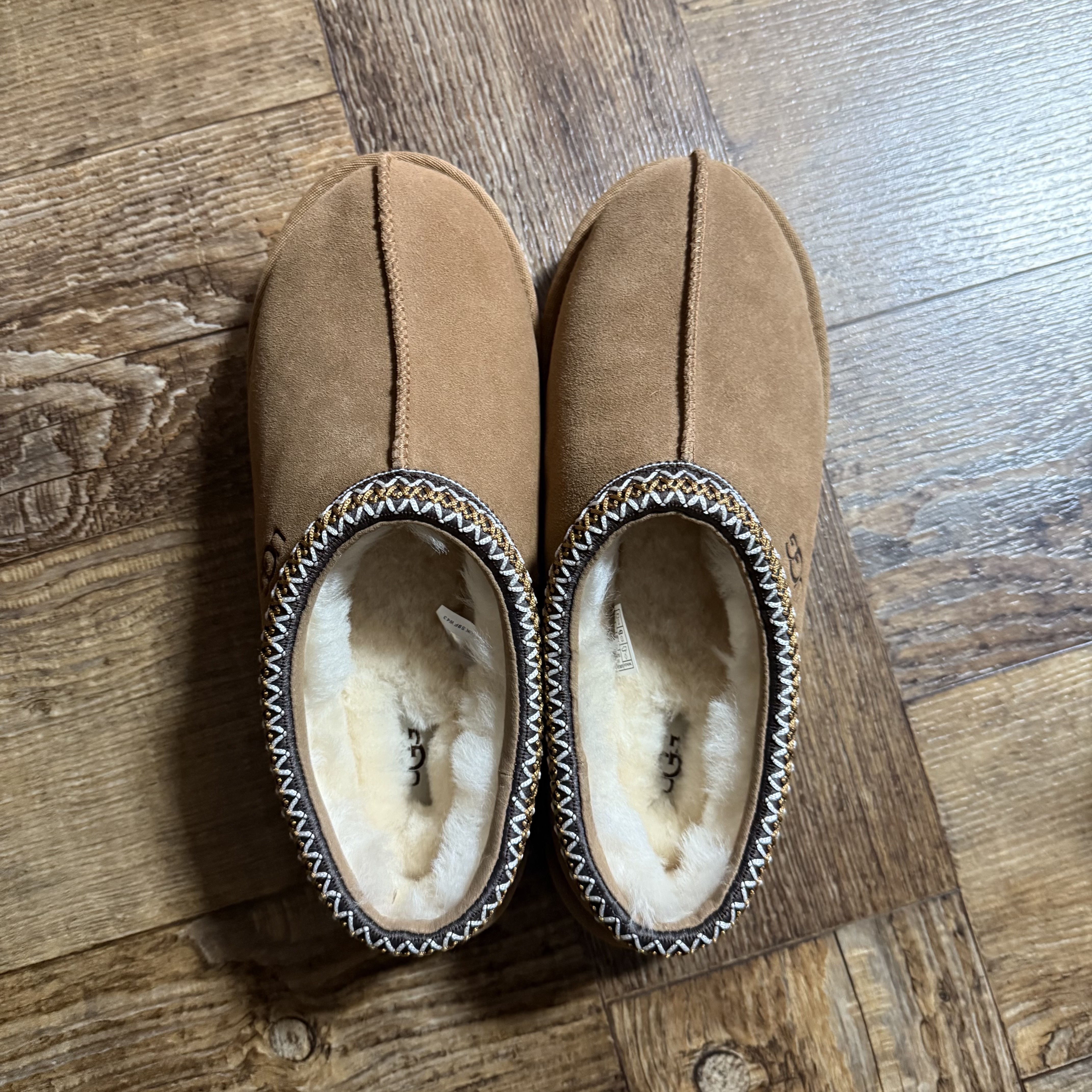 UGG Tasman II Slipper Chestnut 착용 스타일