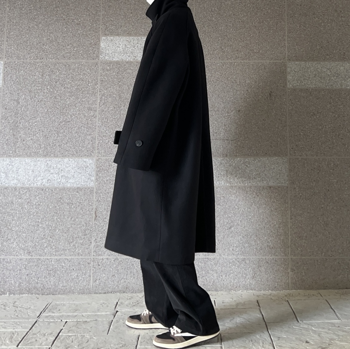 Undermycar Legion.02 Balmacaan Oversized Wool Coat Black 착용 스타일