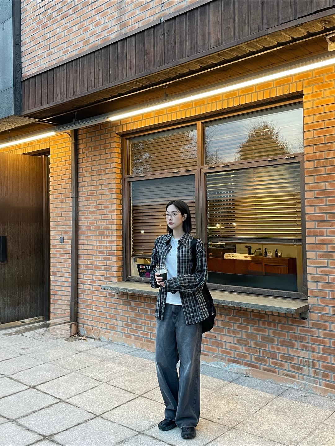 SLOW RECORD HOUSE Kane Check Shirt Black 착용 스타일 - 3