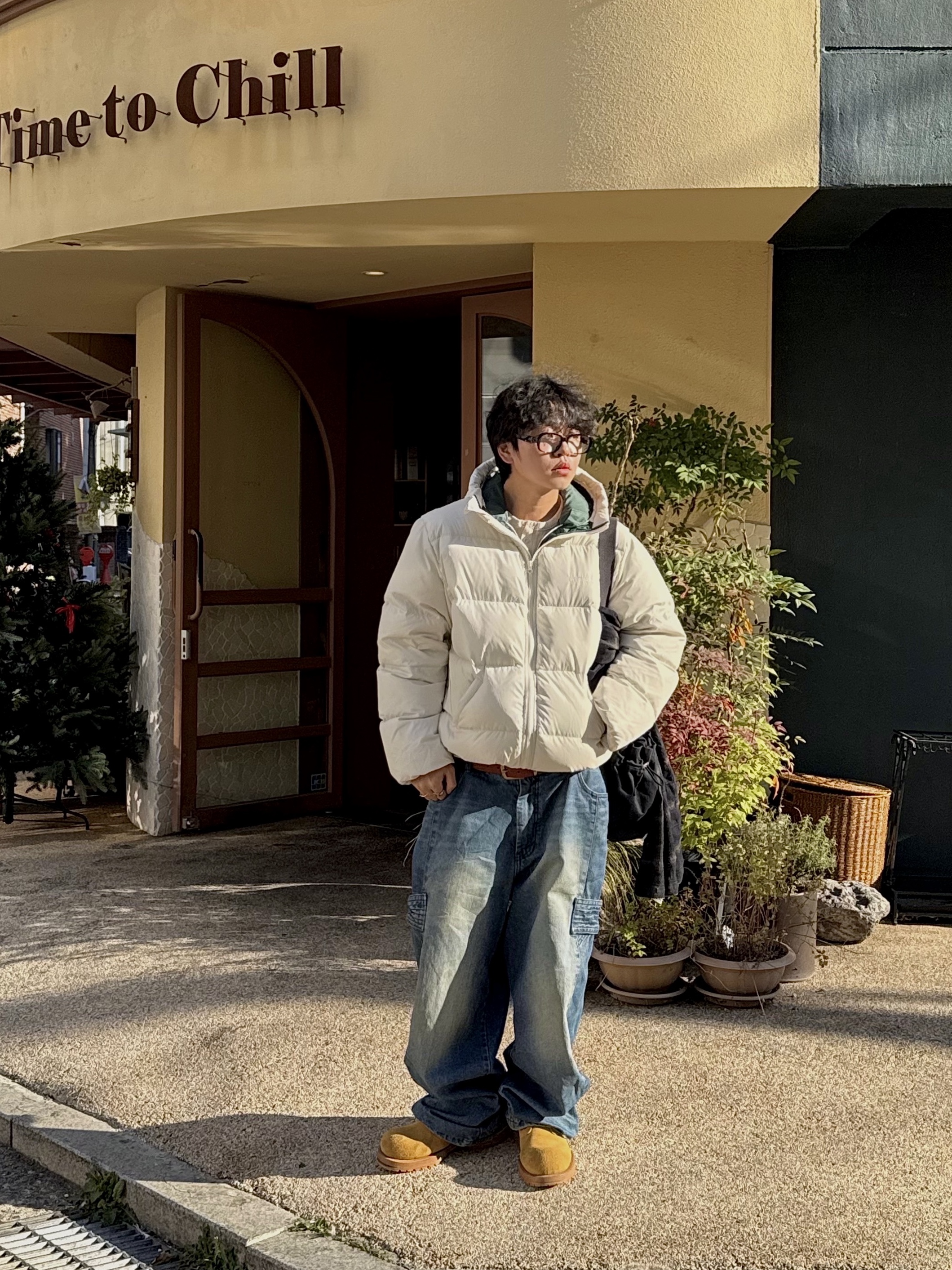 QT8 GARMENTS Duck Down Heavyweight Hoodie Jacket Cream 착용 스타일 - 3