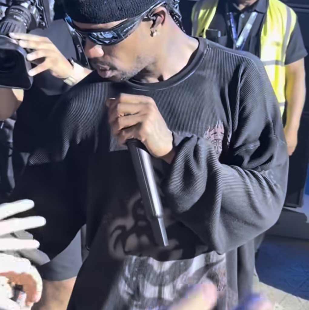 Travis Scott Circus Maximus Stadium Tour 25 Thermal Long Sleeve T-Shirt 착용 스타일