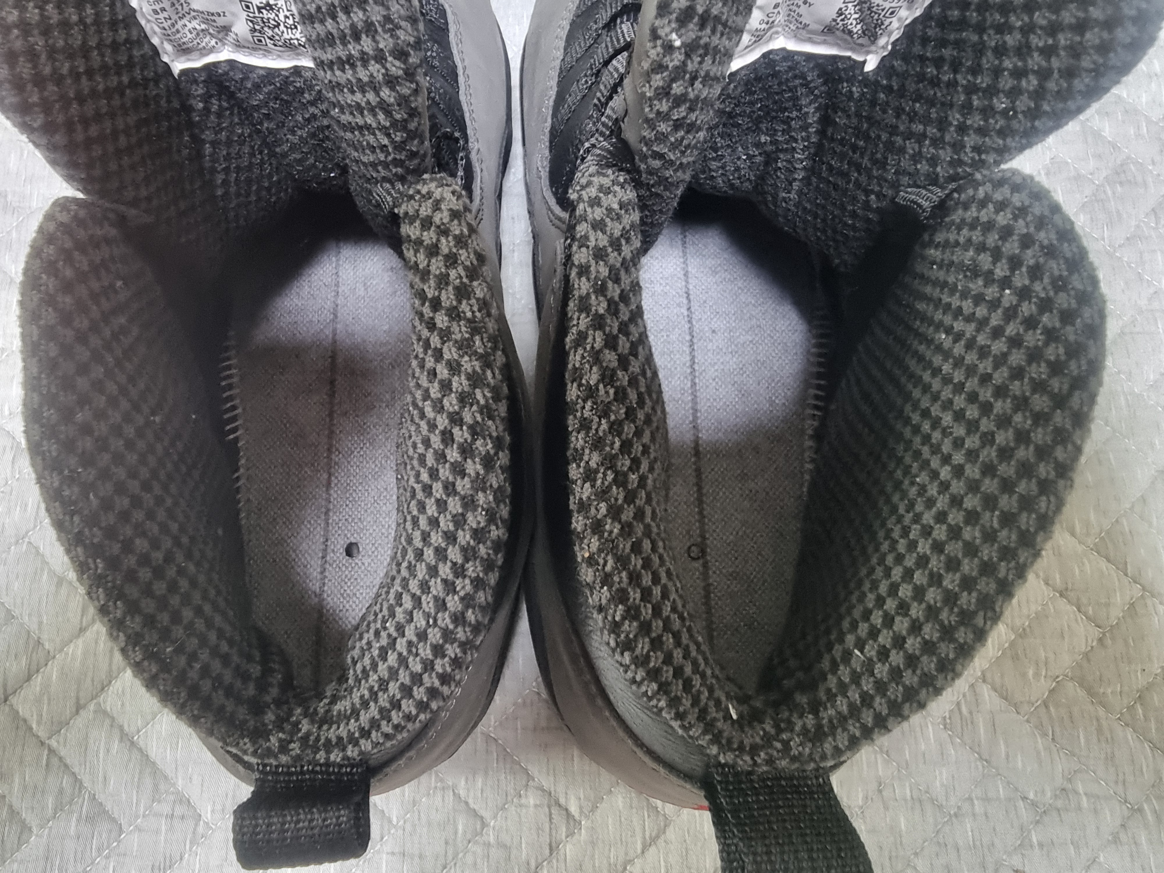 Jordan 10 Retro Shadow Charred Grey and Black 착용 스타일 - 2