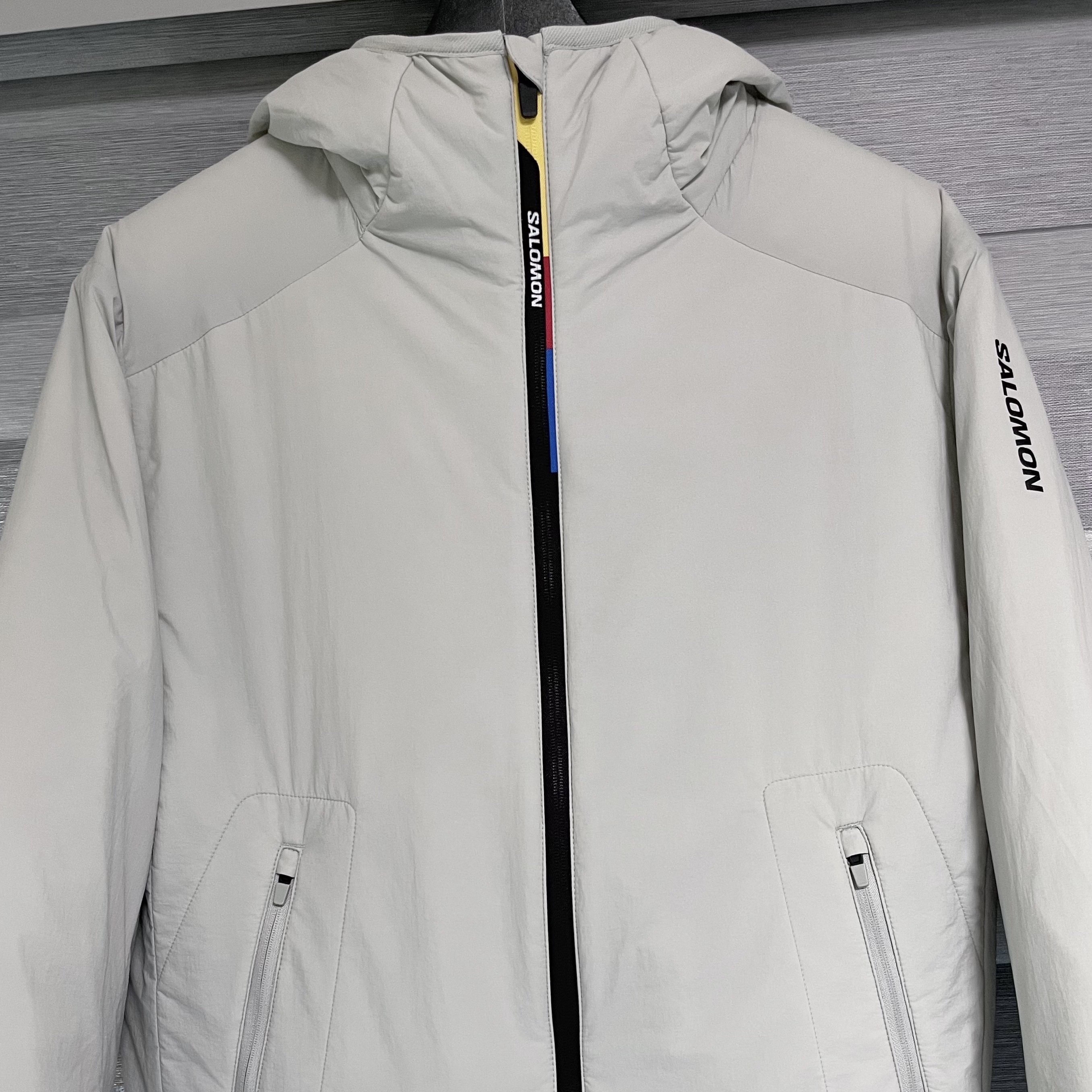 Salomon Modisay Padded Jacket Light Grey 착용 스타일