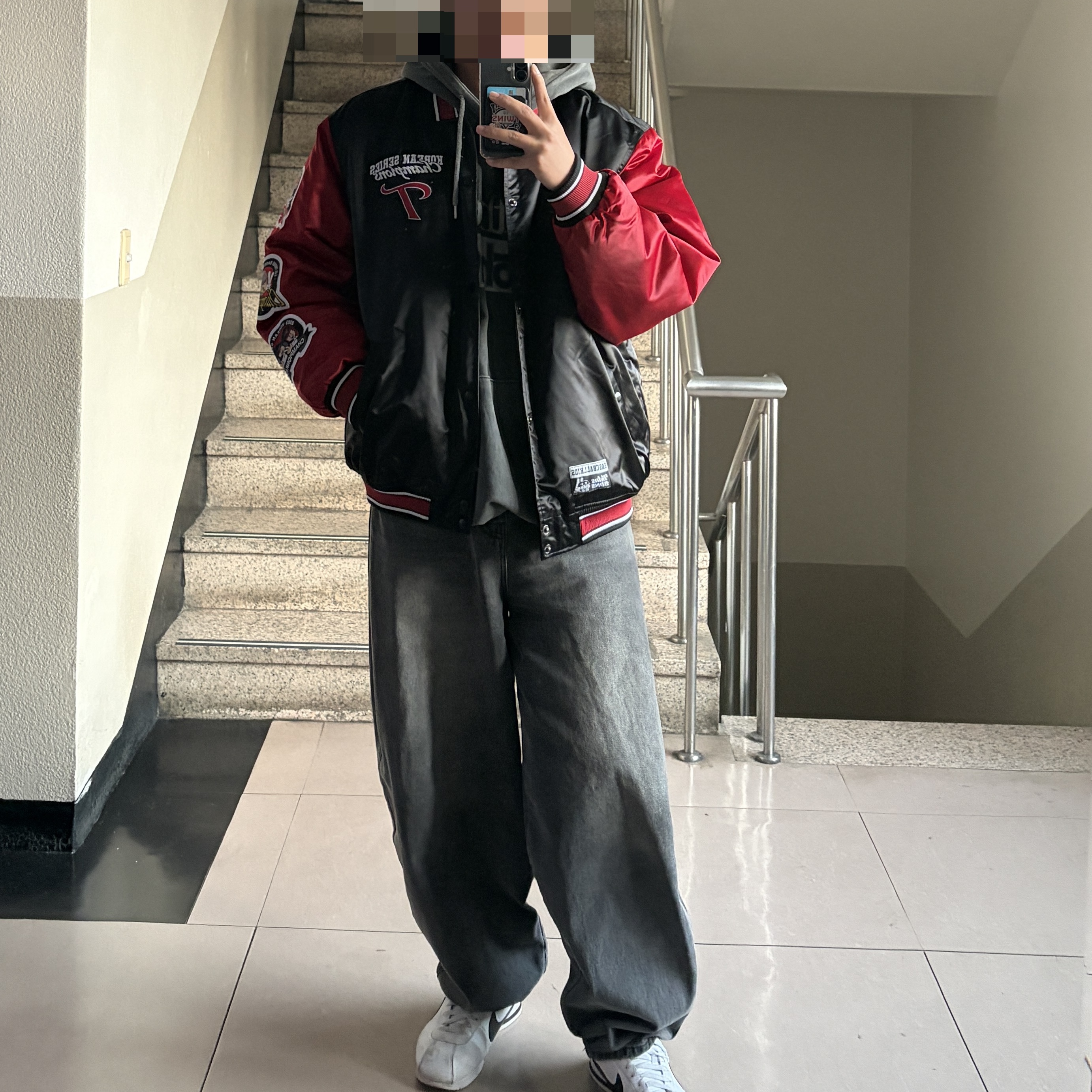 BDNS x LG TWINS 2023 Champions Jumper Red 착용 스타일