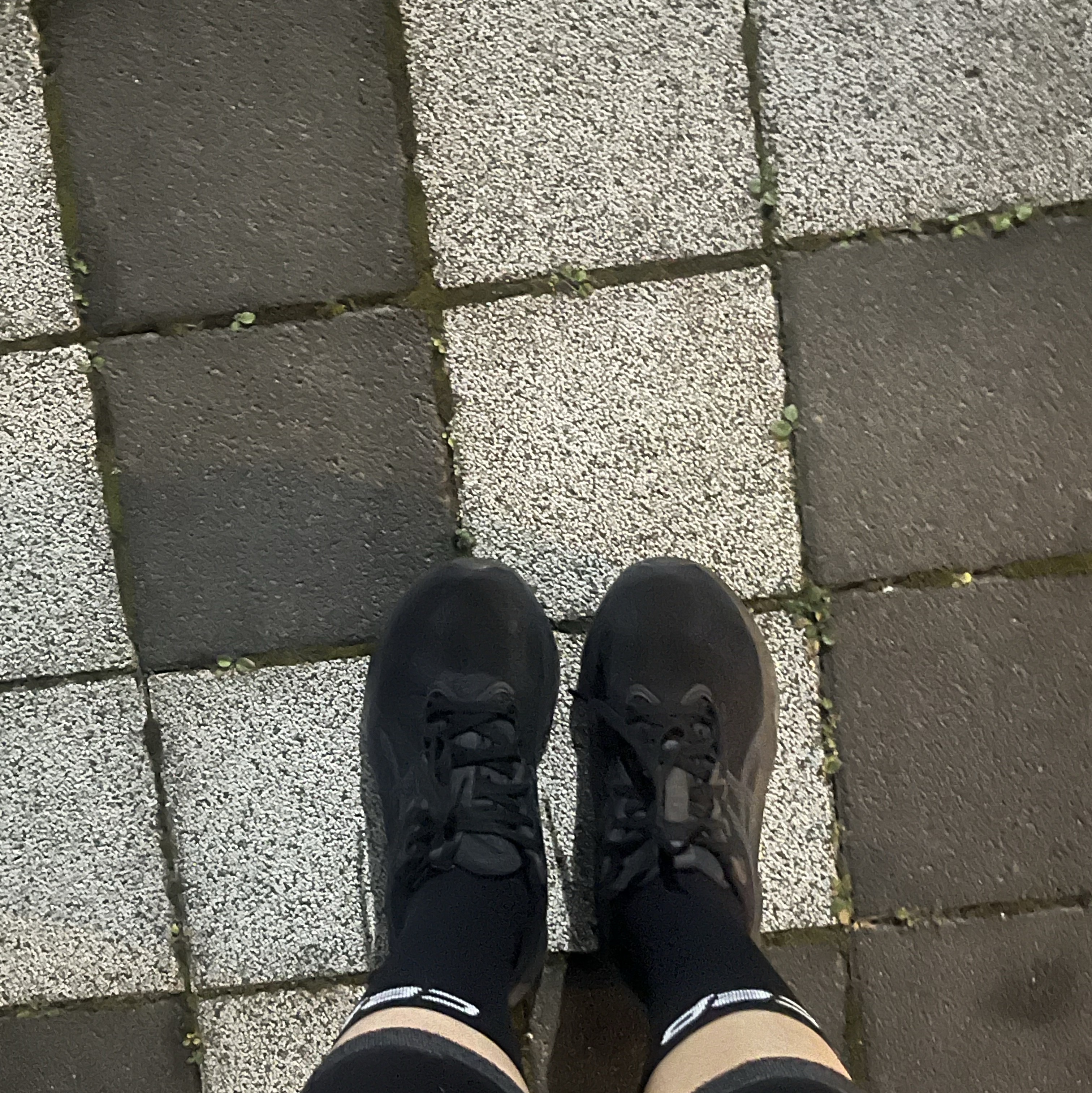 (W) Asics Novablast 5 Black Carrier Grey 착용 스타일