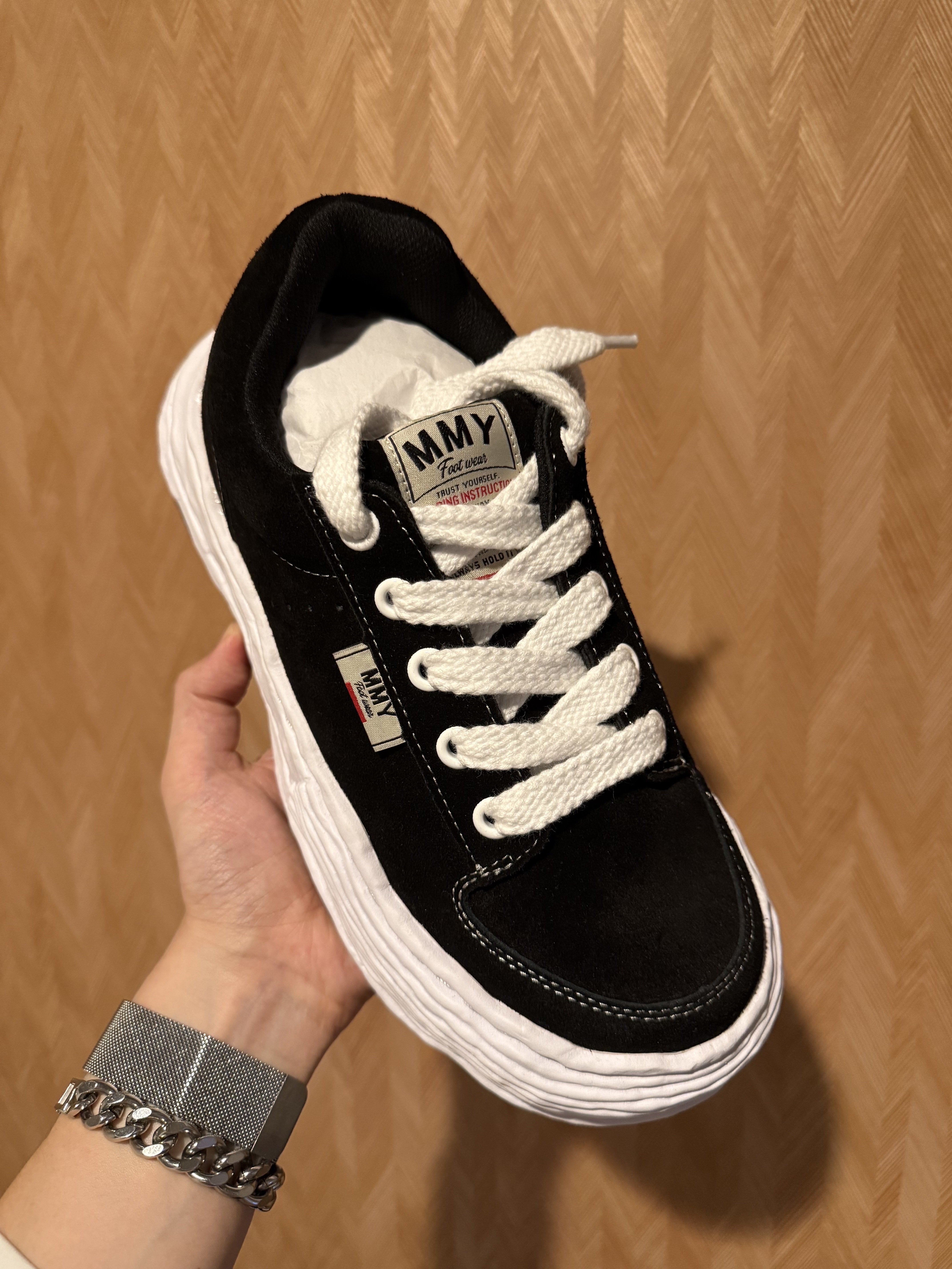 Maison Mihara Yasuhiro Oliver OG Sole Suede Low-top Sneakers Black, Yeezy Gap Engineered By Balenciaga Dove Hoodie Black 착용 스타일 - 3