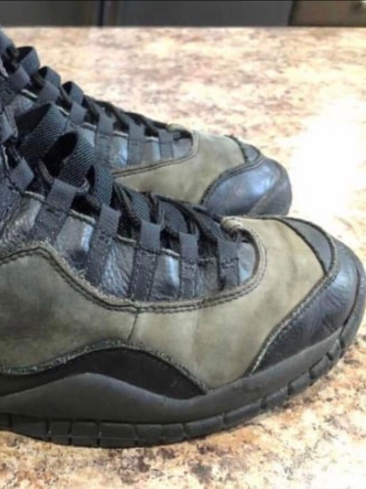 Jordan 10 Retro Shadow Charred Grey and Black, Jordan x J Balvin Hoodie Black - Asia 착용 스타일 - 6
