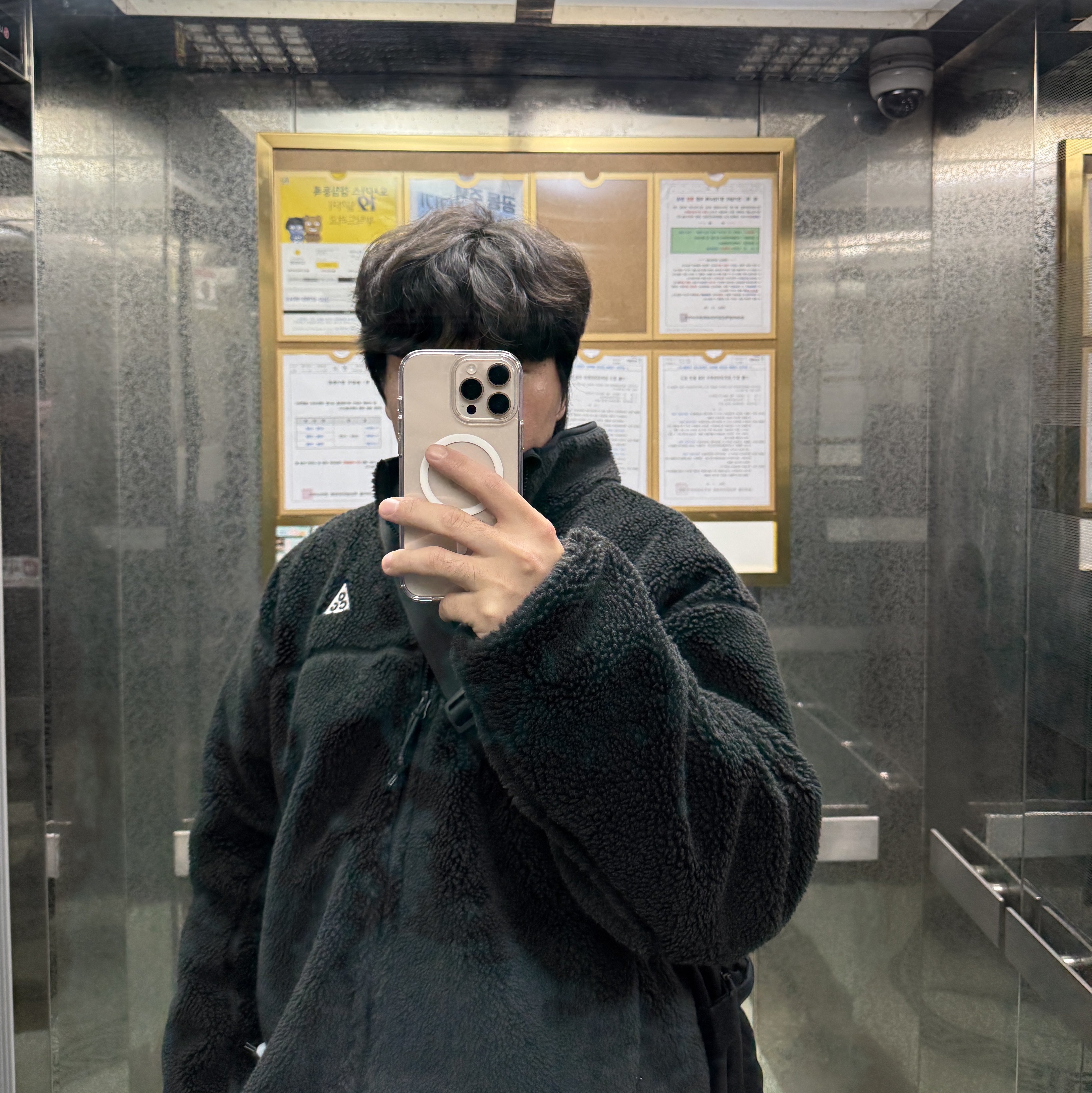 Nike ACG Canwell Glacier Therma-Fit ADV Windproof Jacket Black - US/EU, Uniqlo Multi Pocket Shoulder Bag Black 착용 스타일