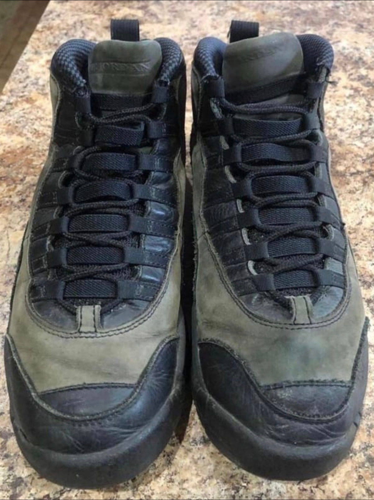 Jordan 10 Retro Shadow Charred Grey and Black, Jordan x J Balvin Hoodie Black - Asia 착용 스타일 - 5