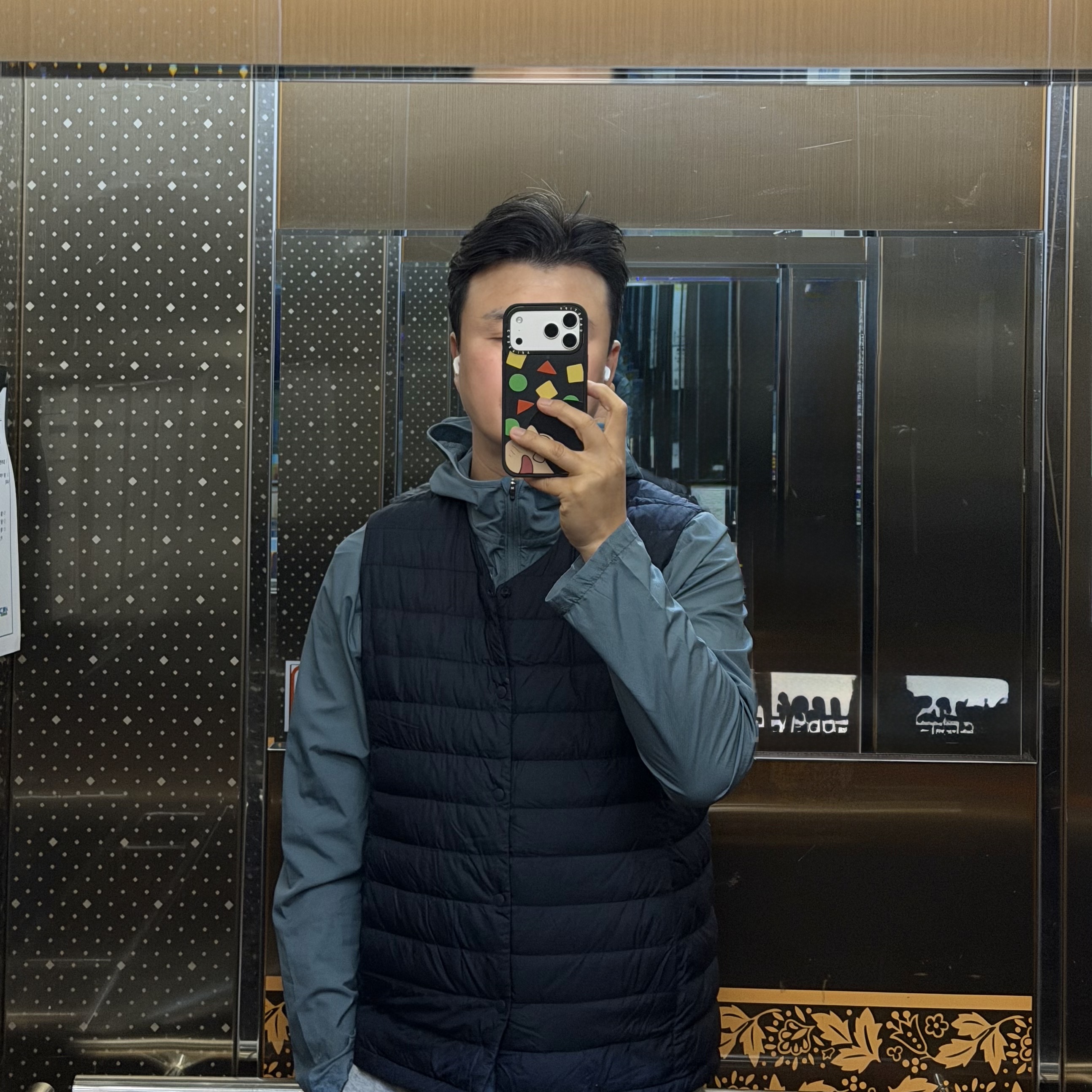 Apple iPhone 17 Pro Max 512GB Silver, Apple AirPods Pro 3rd Gen (Korean Ver.) 착용 스타일
