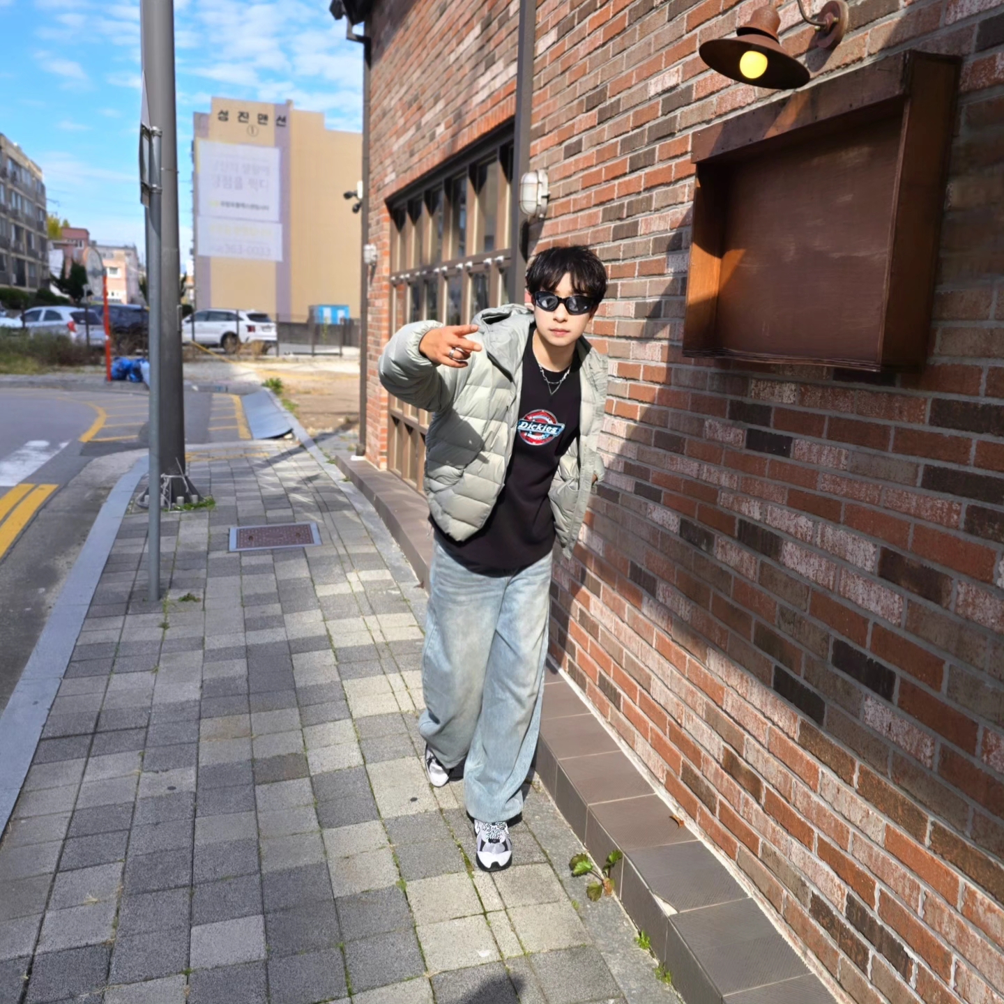 The North Face Ruta Down Jacket Light Khaki - 25SS, Supreme x Dickies Thermal Black - 25FW 착용 스타일 - 2