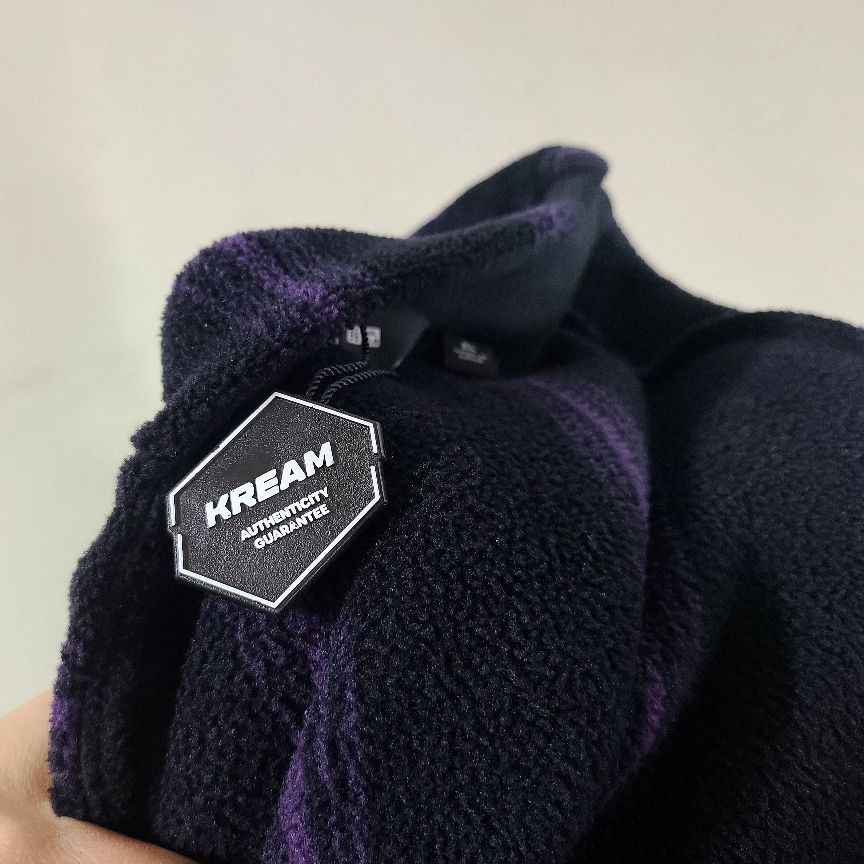 Uniqlo x Needles Fleece Oversized Cardigan Black - KR 착용 스타일 - 1