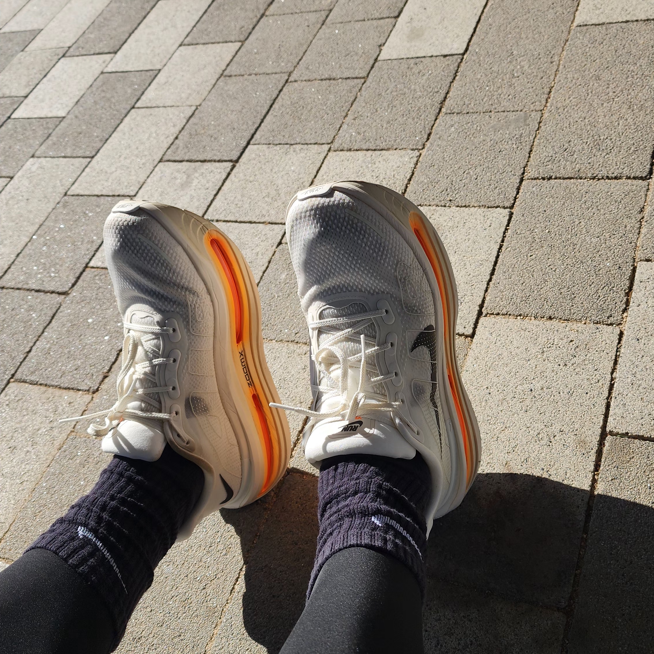Nike Vomero Premium Sail Coconut Milk 착용 스타일