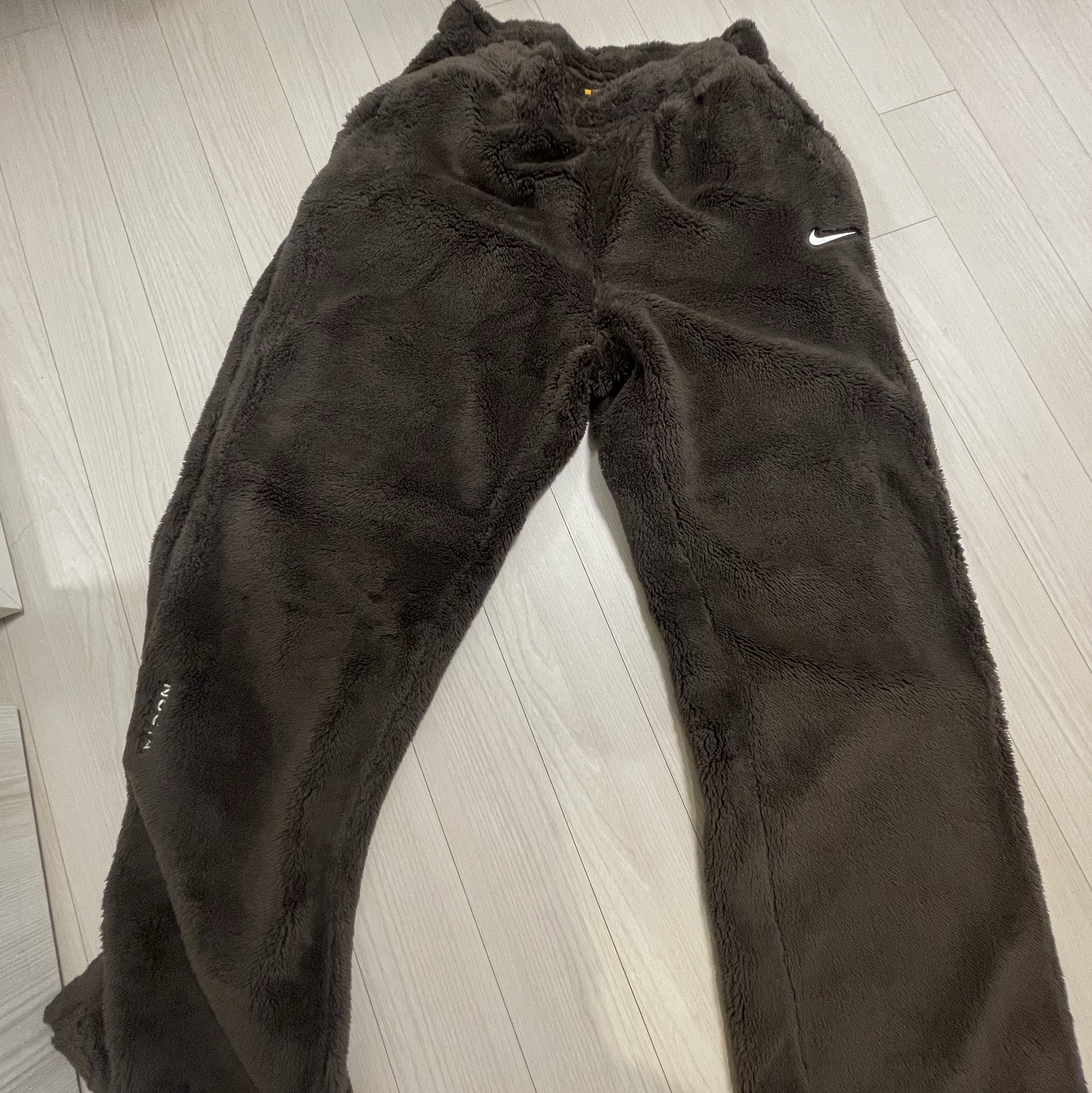 Nike x Drake Nocta CS Pants Baroque Brown Summit White - Asia 착용 스타일 - 1