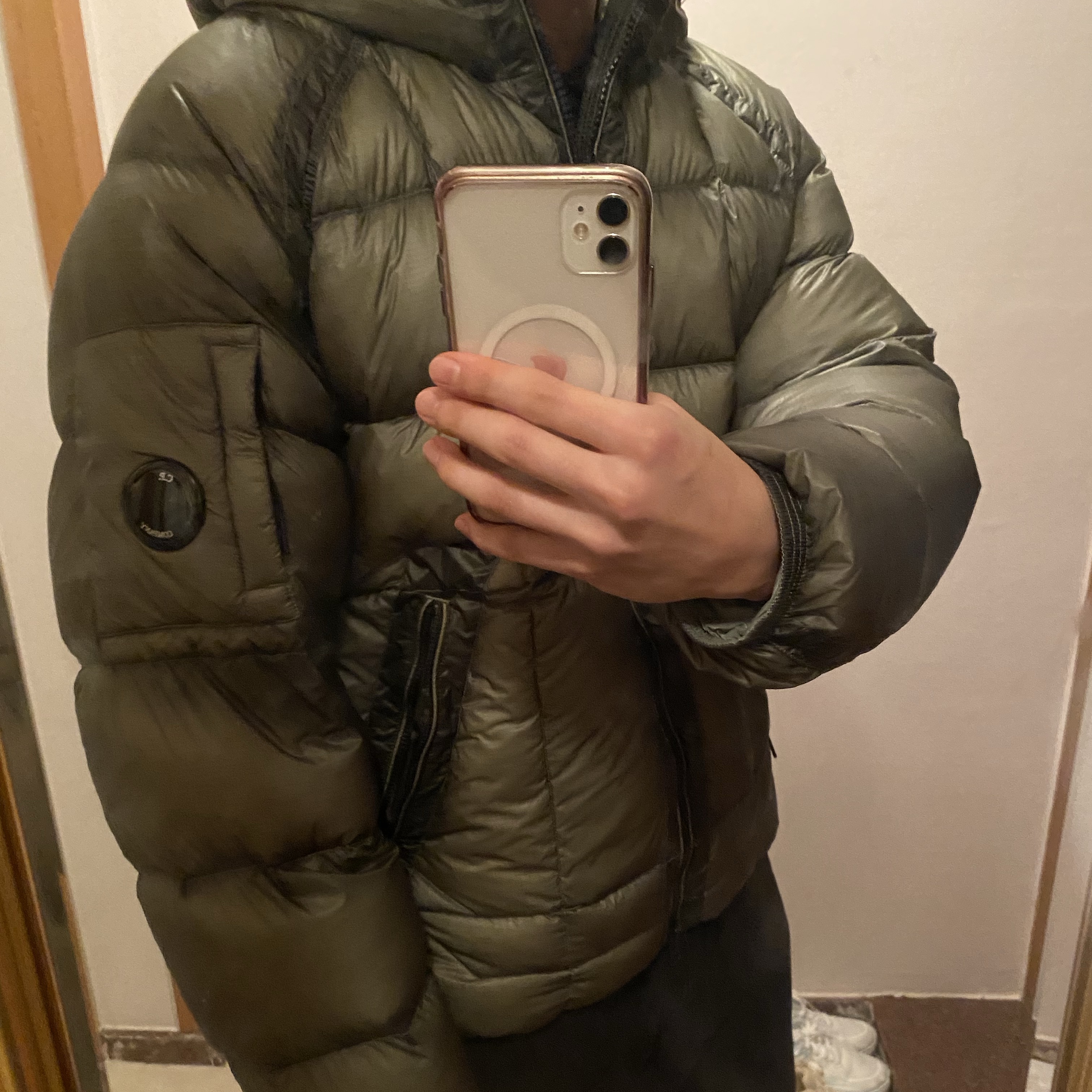 C.P. Company D.D. Shell Hooded Down Jacket Seagrass - 25FW 착용 스타일